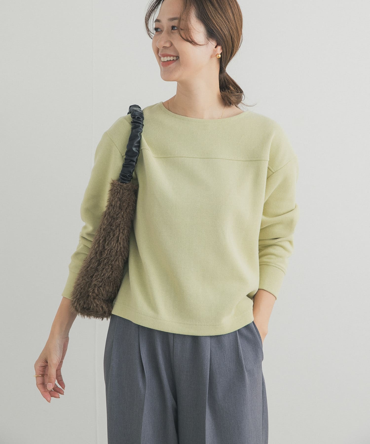 『UR TECH』ボートネックプルオーバー