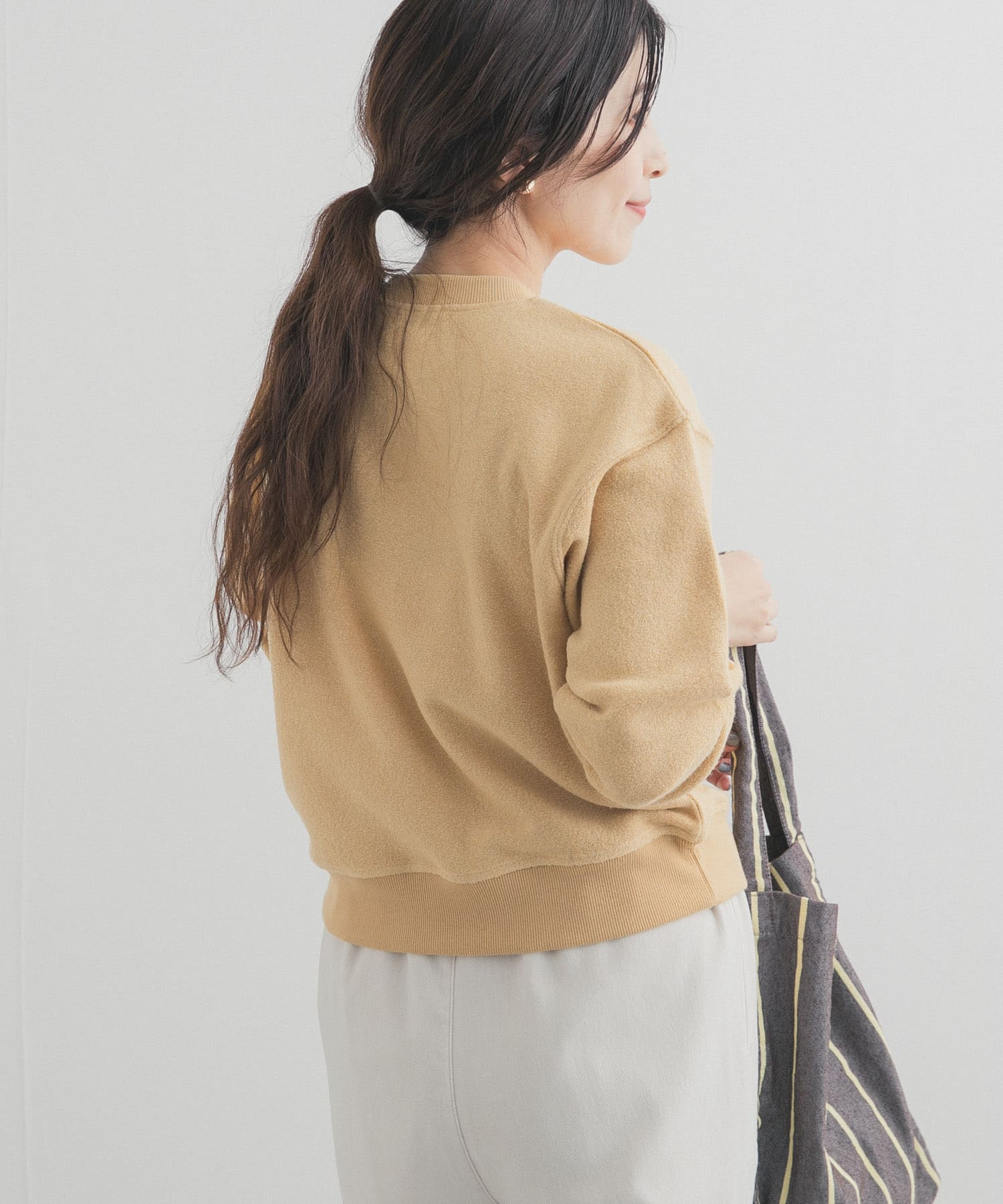 Y.BEIGE