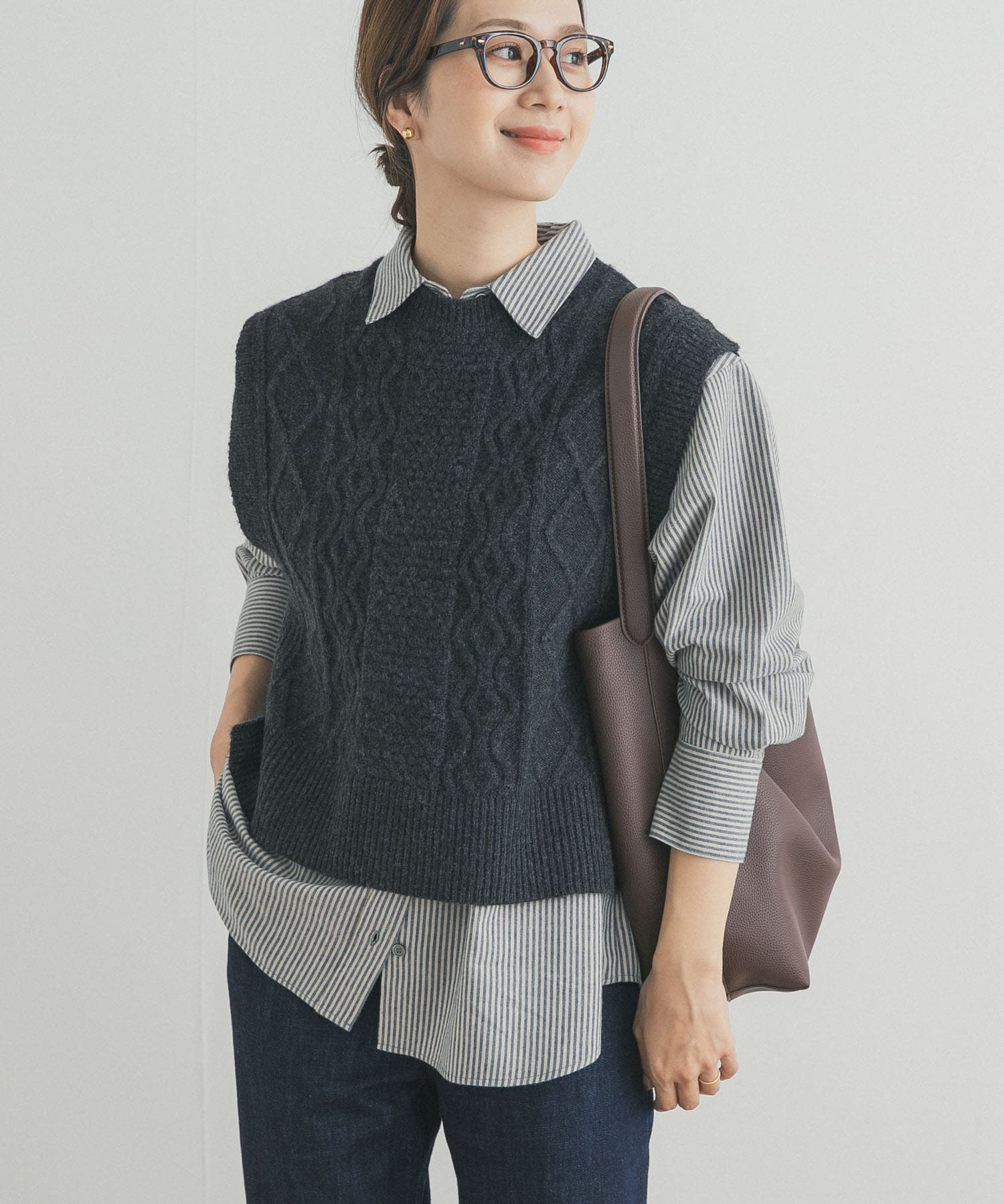 ケーブル柄ニットベスト