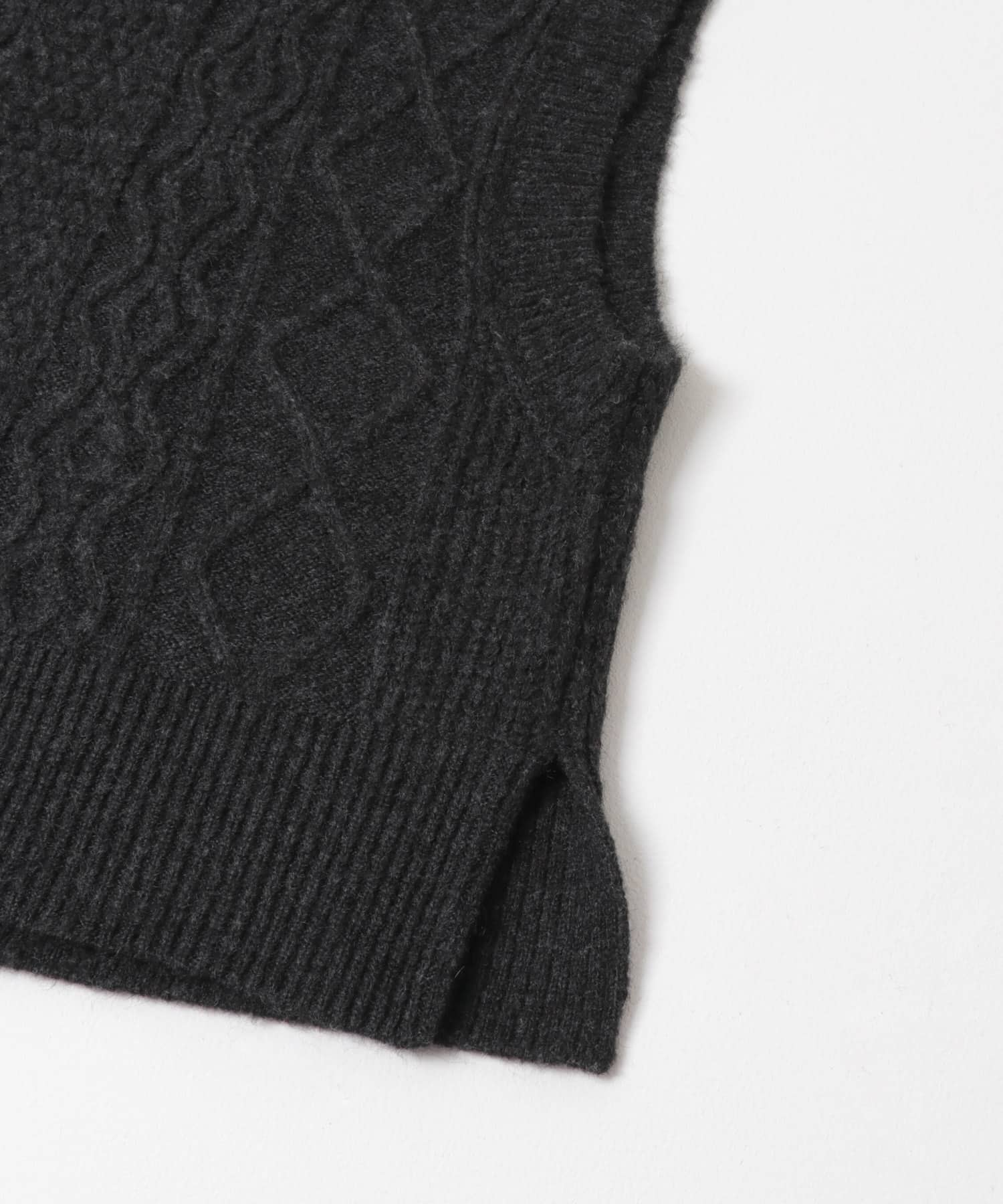 ケーブル柄ニットベスト CHARCOAL Free