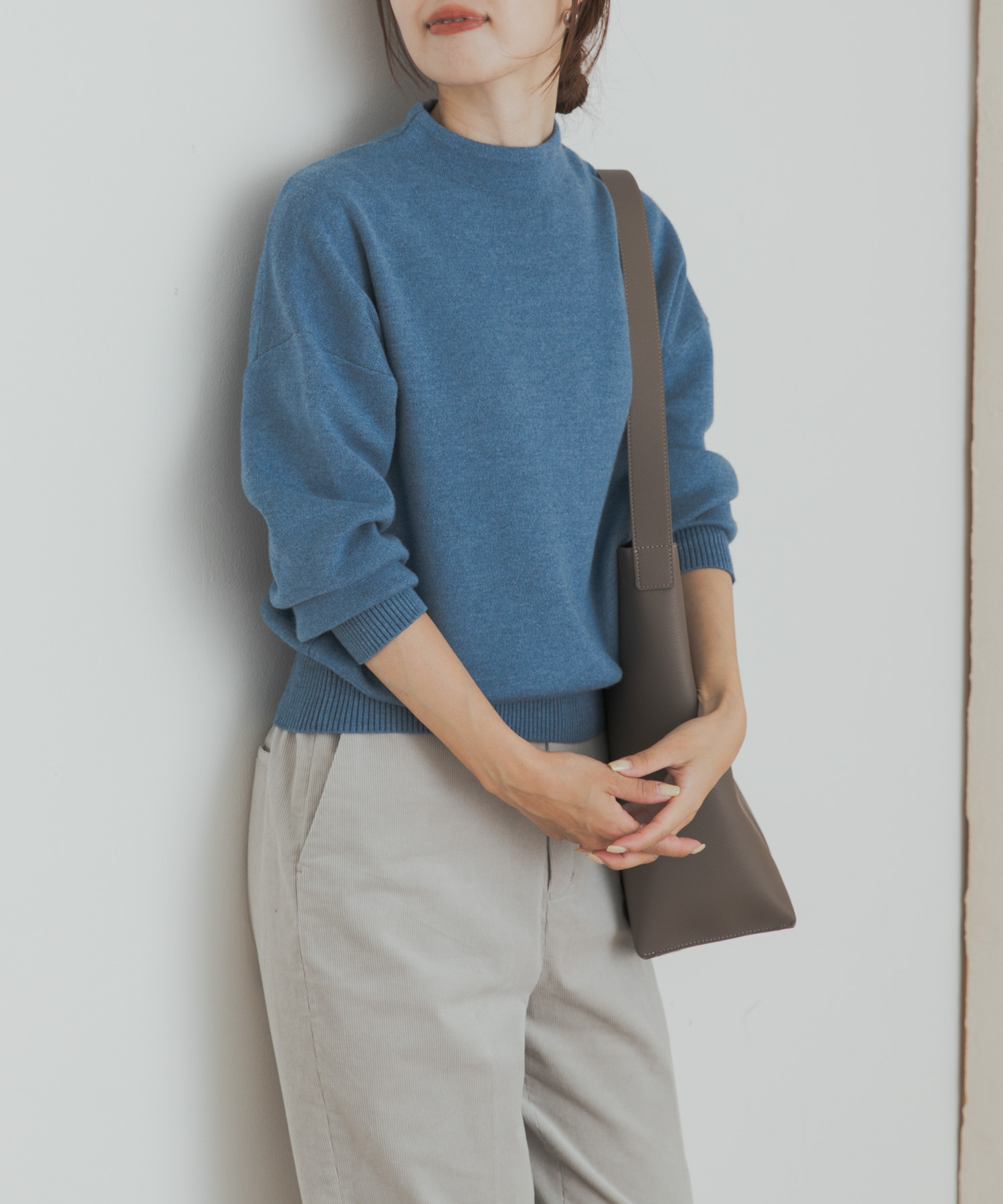 『蓄熱』ボトルネックKNITプルオーバー BLUE M