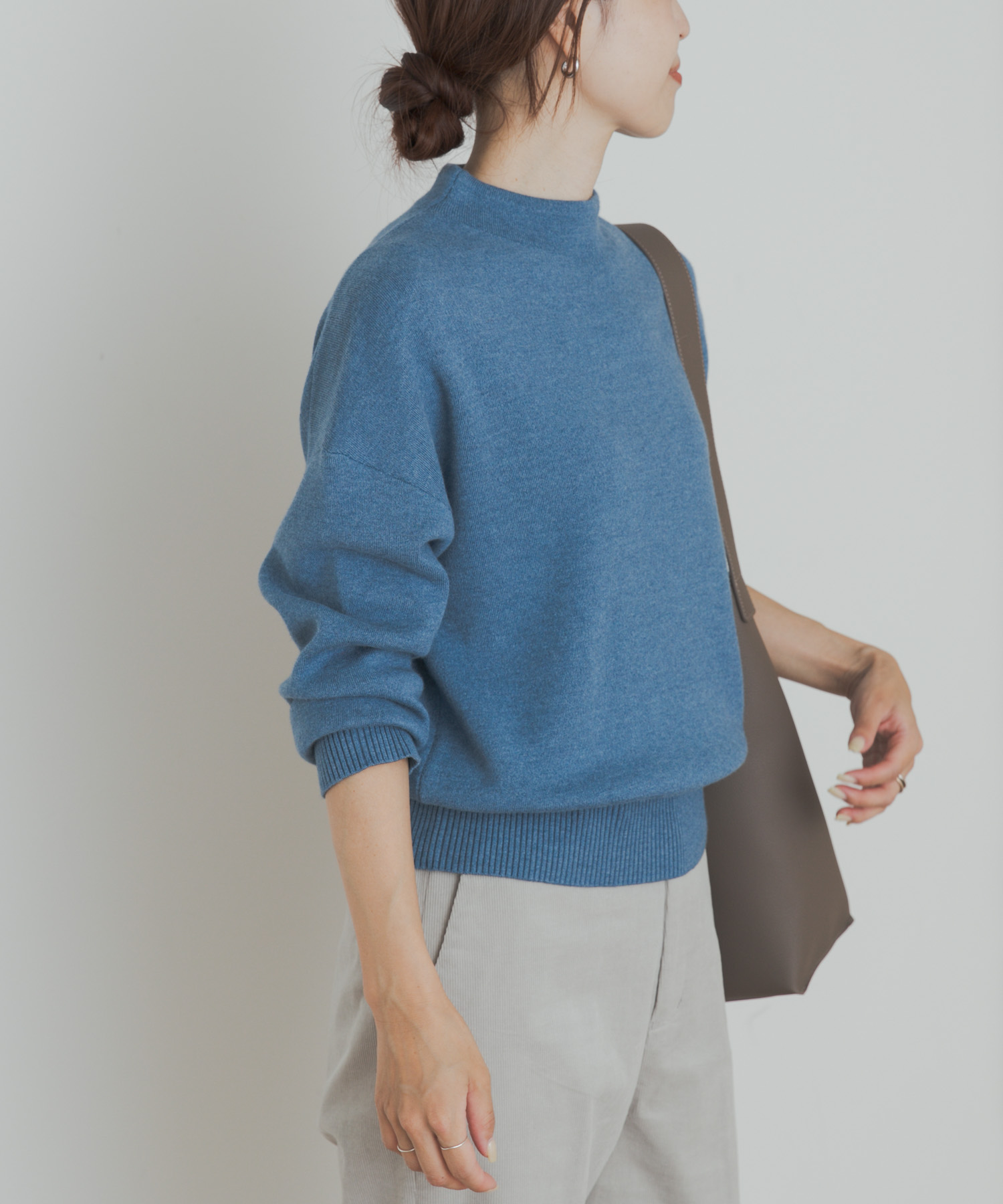 『蓄熱』ボトルネックKNITプルオーバー BLUE M