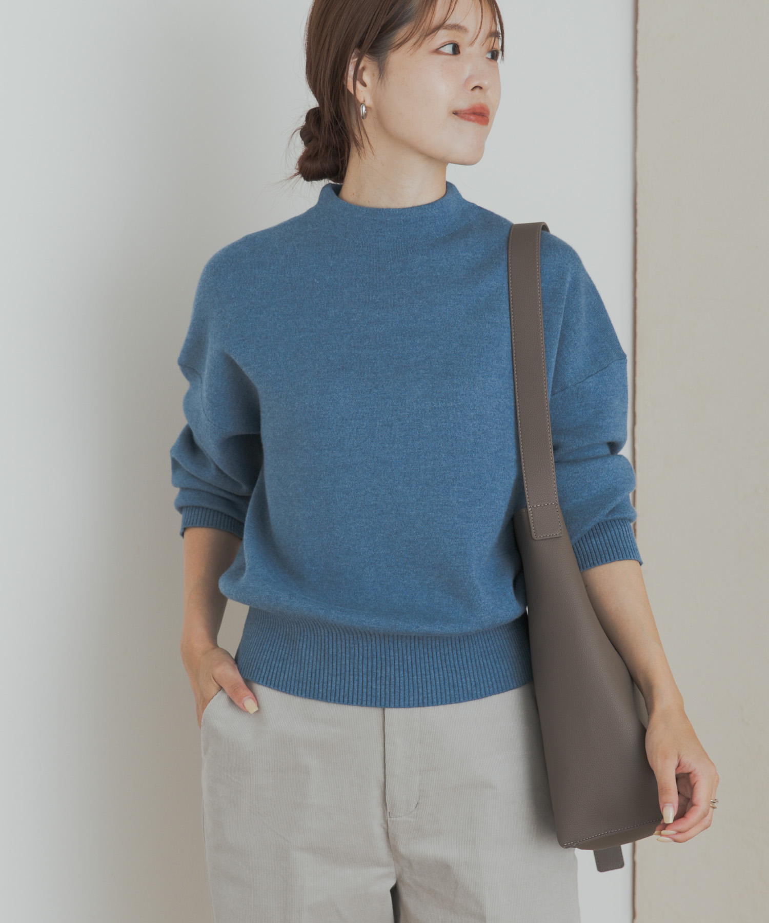 『蓄熱』ボトルネックKNITプルオーバー BLUE M
