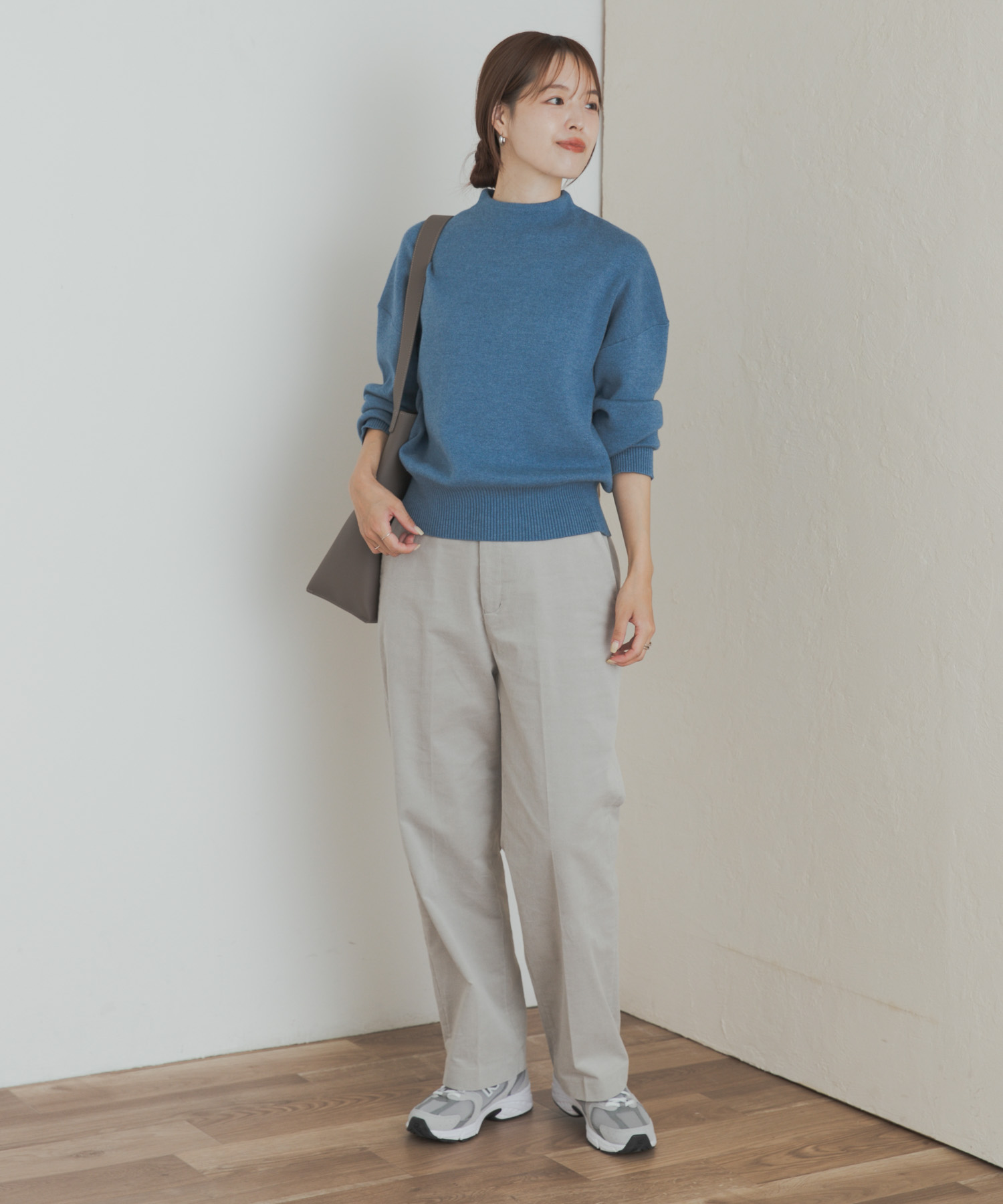 『蓄熱』ボトルネックKNITプルオーバー BLUE M