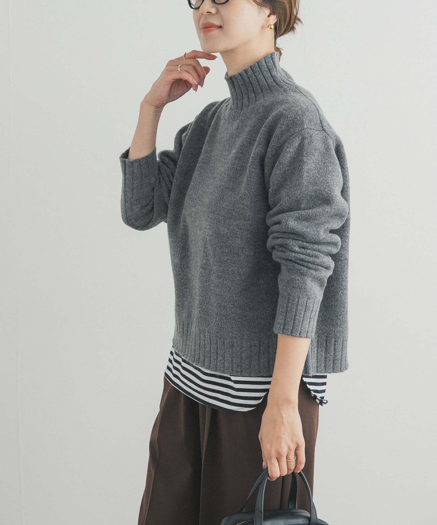 GRAY