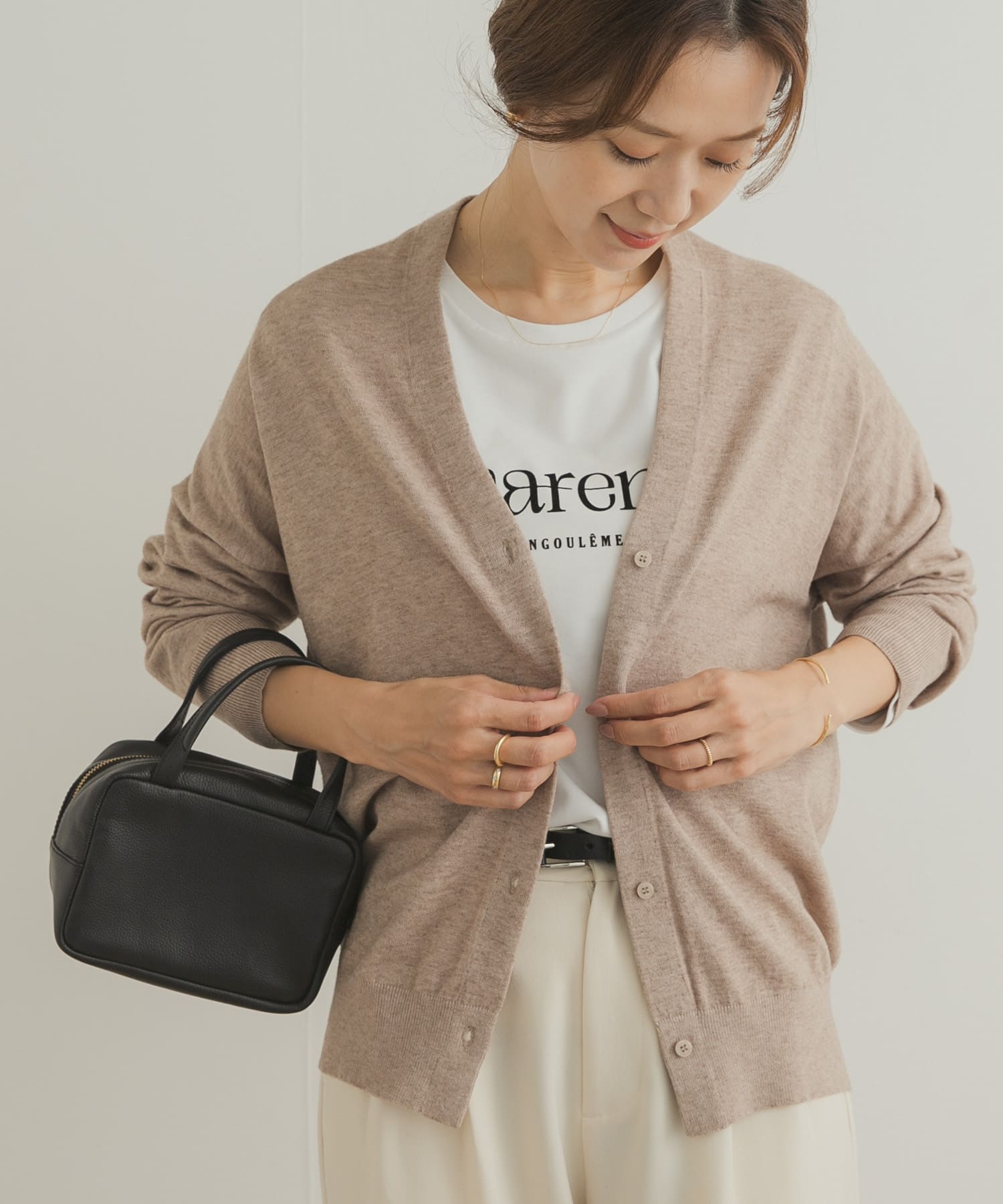 Vネックソフトニットカーディガン(M TOP BEG): トップス｜URBAN