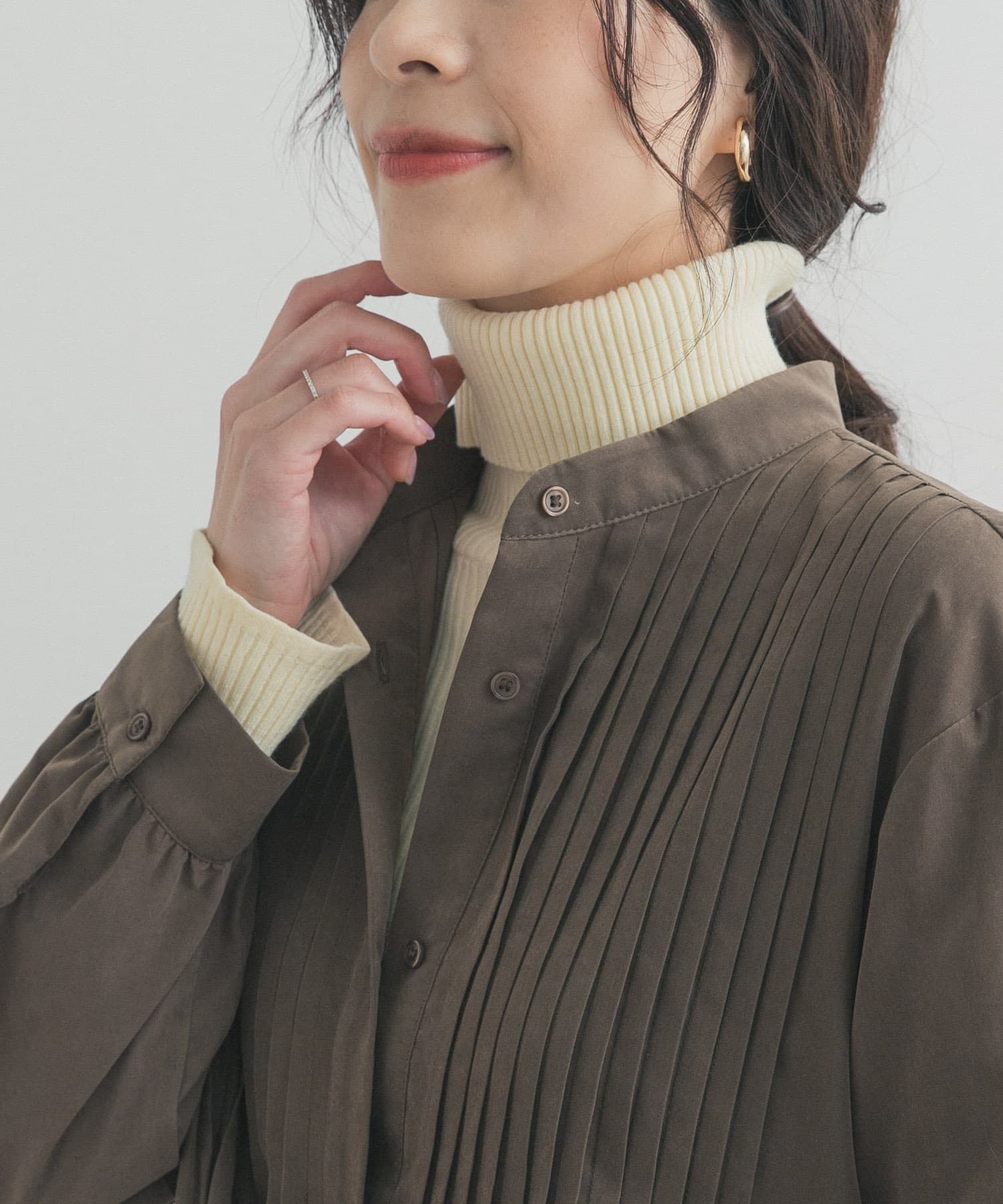 タートルネックリブニット