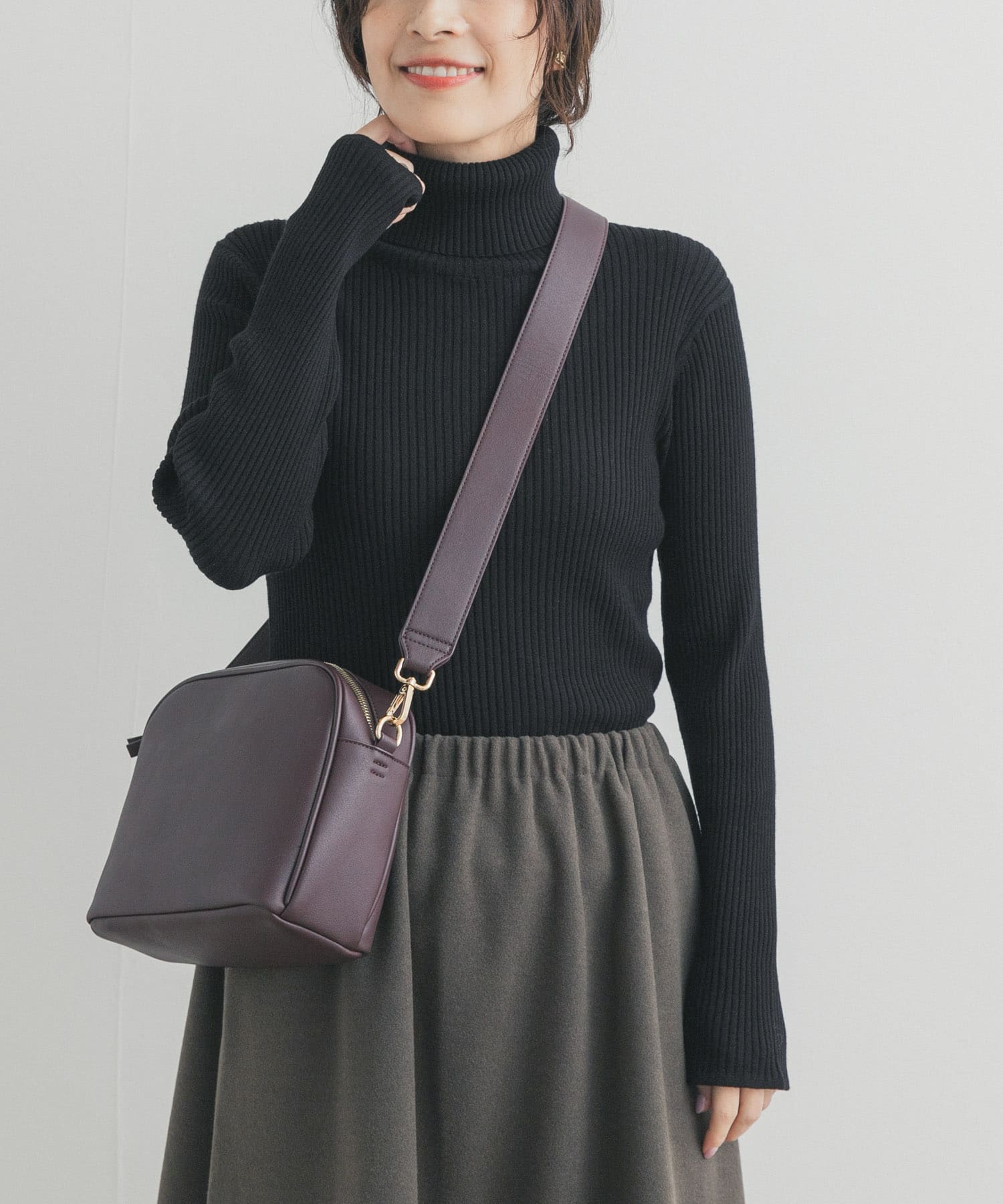 タートルネックリブニット