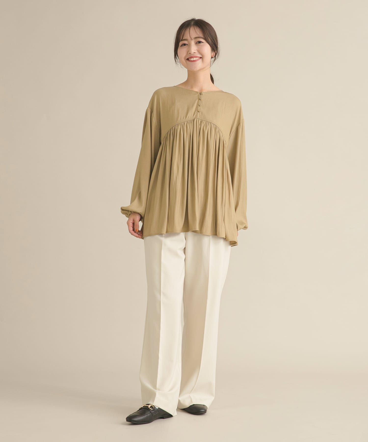 スタッフ企画』2WAYギャザー切替ブラウス(Free BEIGE): トップス