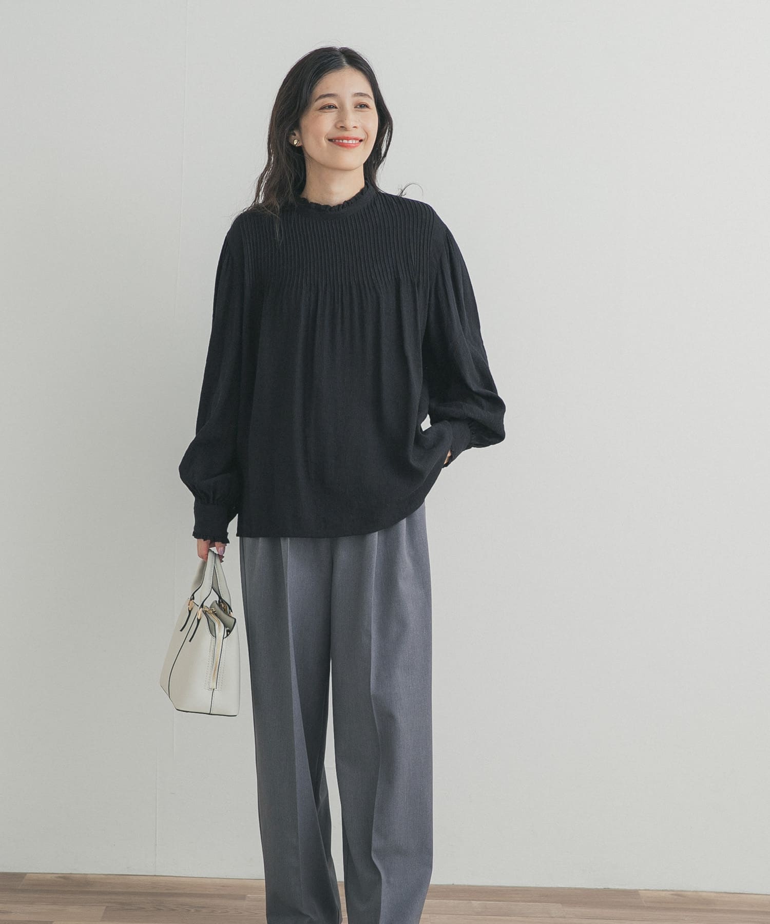 ピンタックフリルスタンドカラーブラウス(Free OFF WHITE): トップス