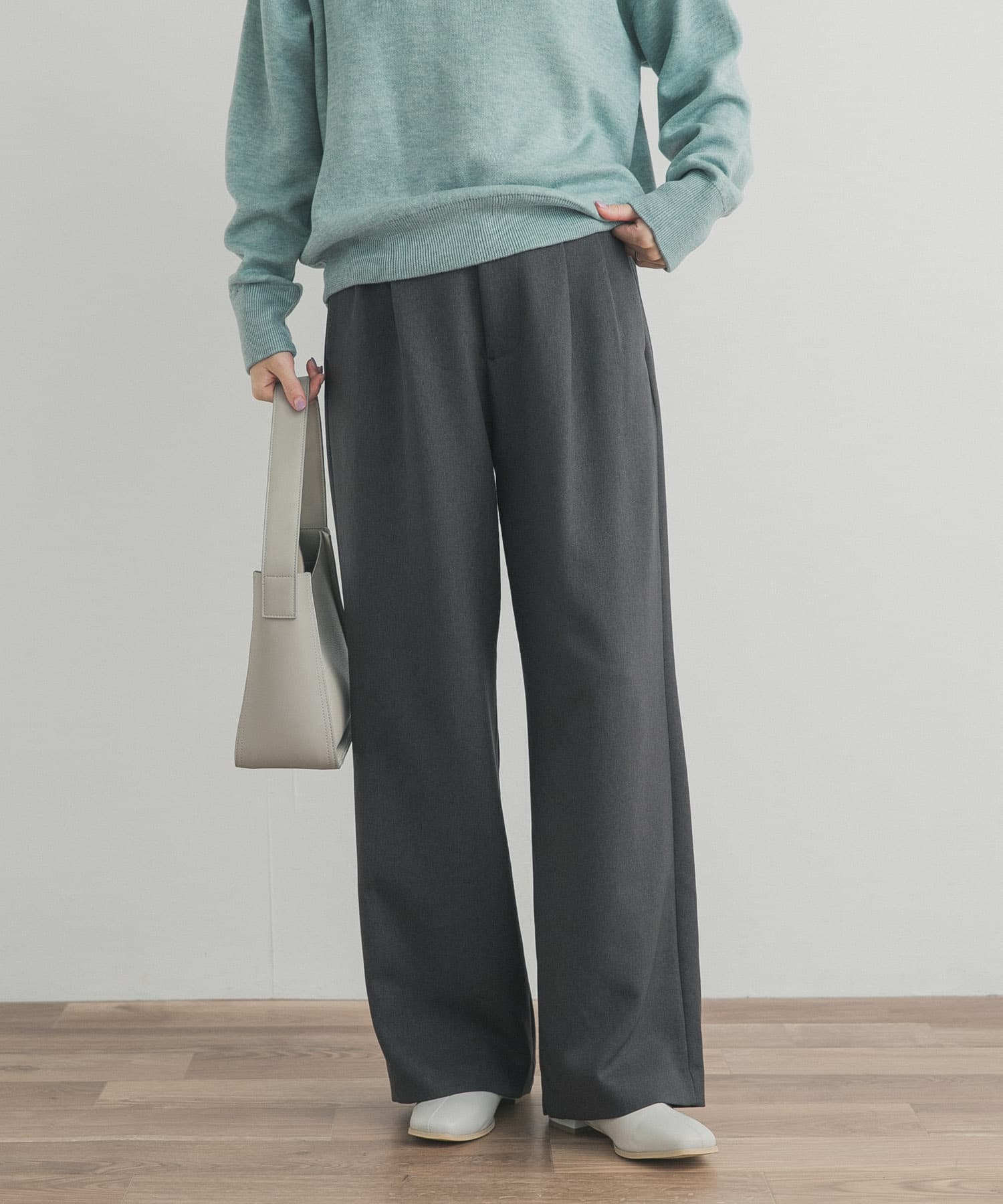 『UR TECH SMOOTHLUXE』ワイドトラウザー