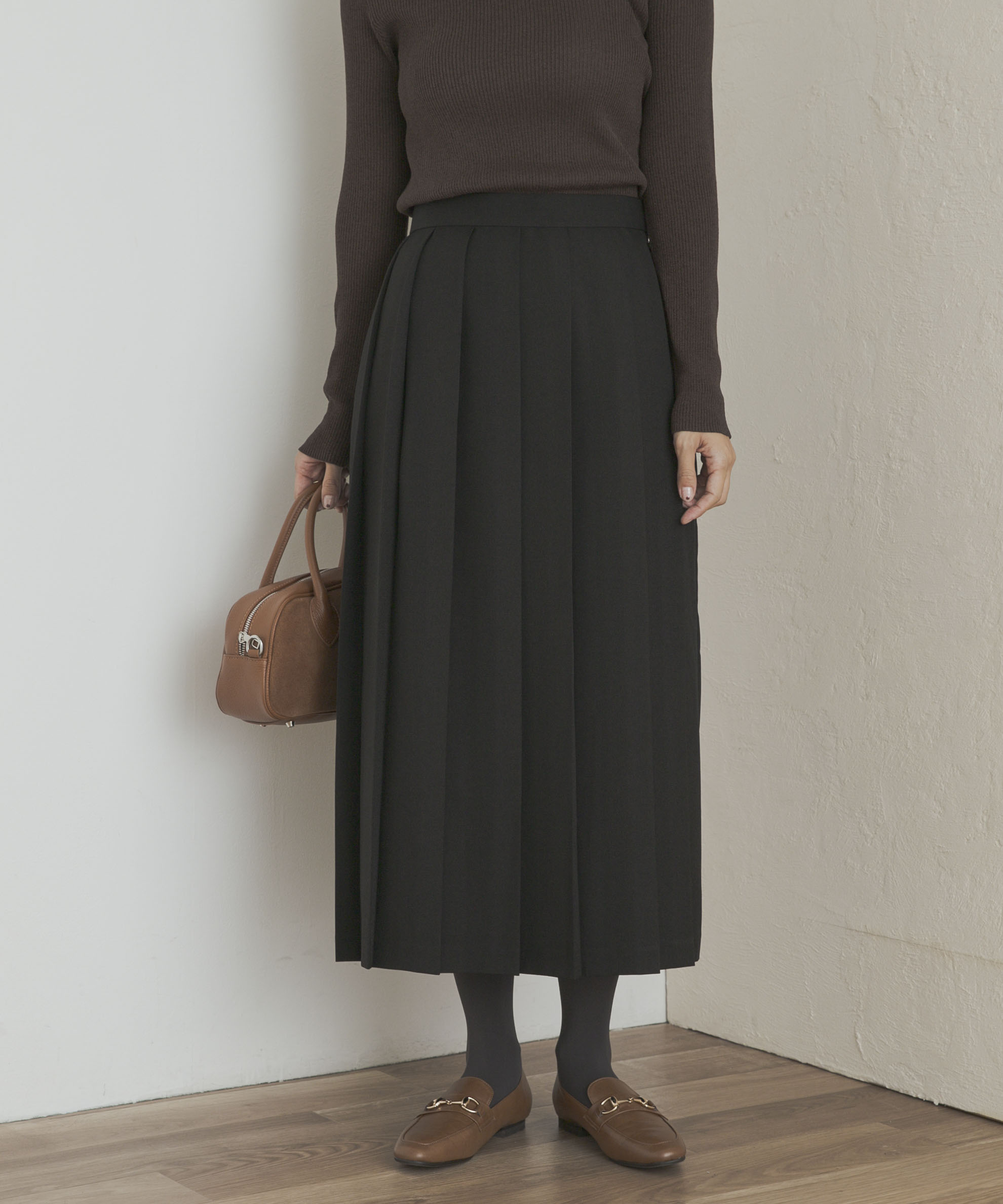 『UR TECH SMOOTHLUXE』片ヒダプリーツスカート