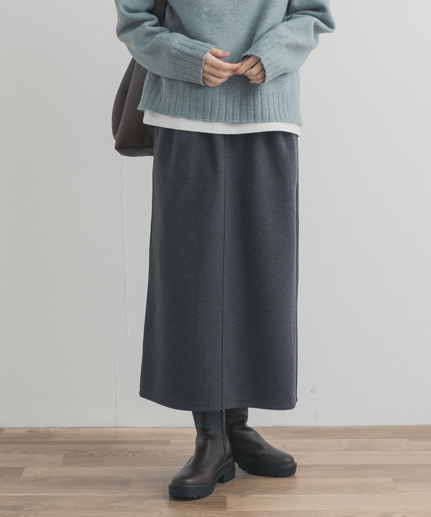 『UR TECH』ニットメルトンスカート