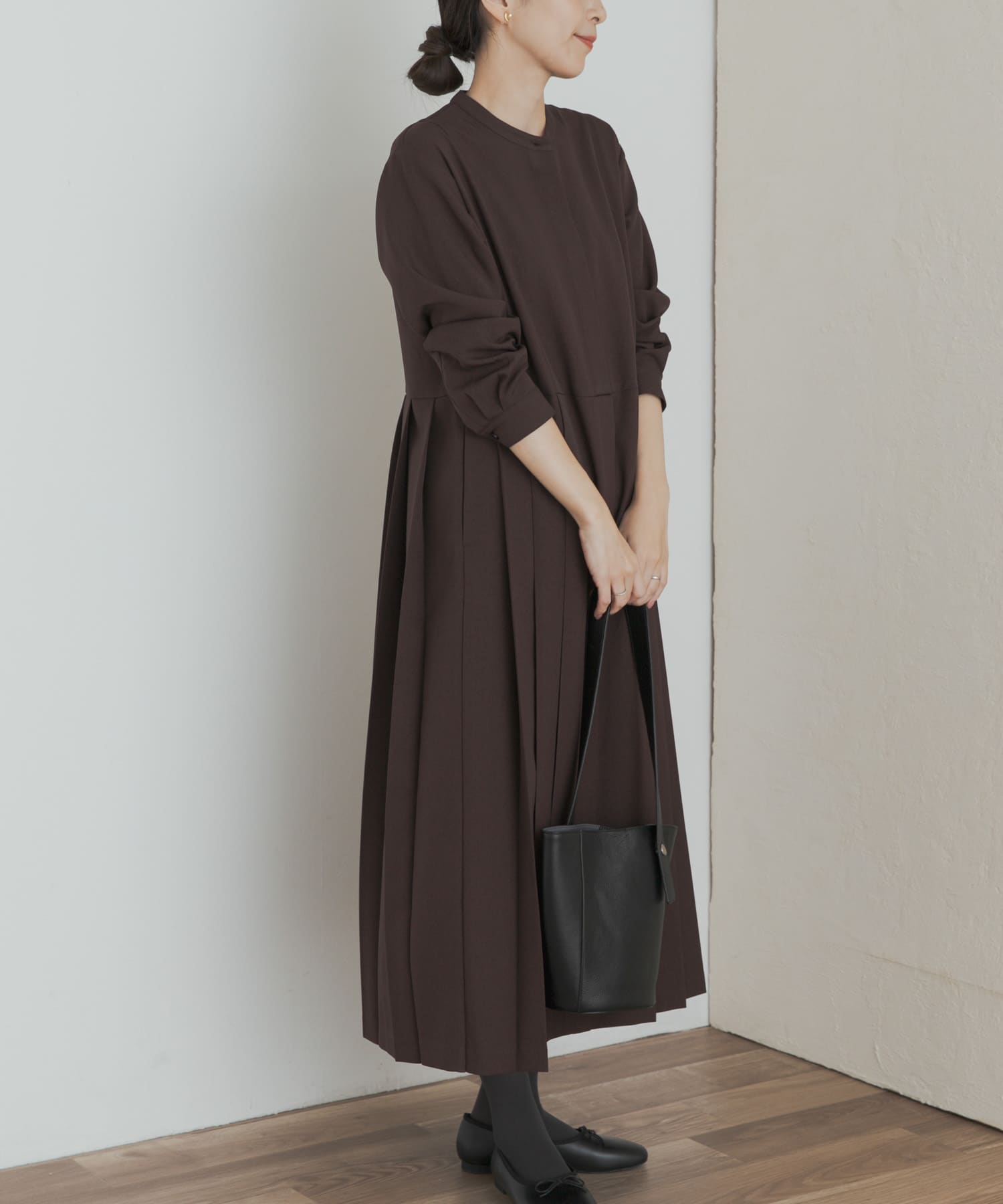 『一部WEB限定カラー』『UR TECH SMOOTHLUXE』サイドプリーツ切替ワンピース BROWN S