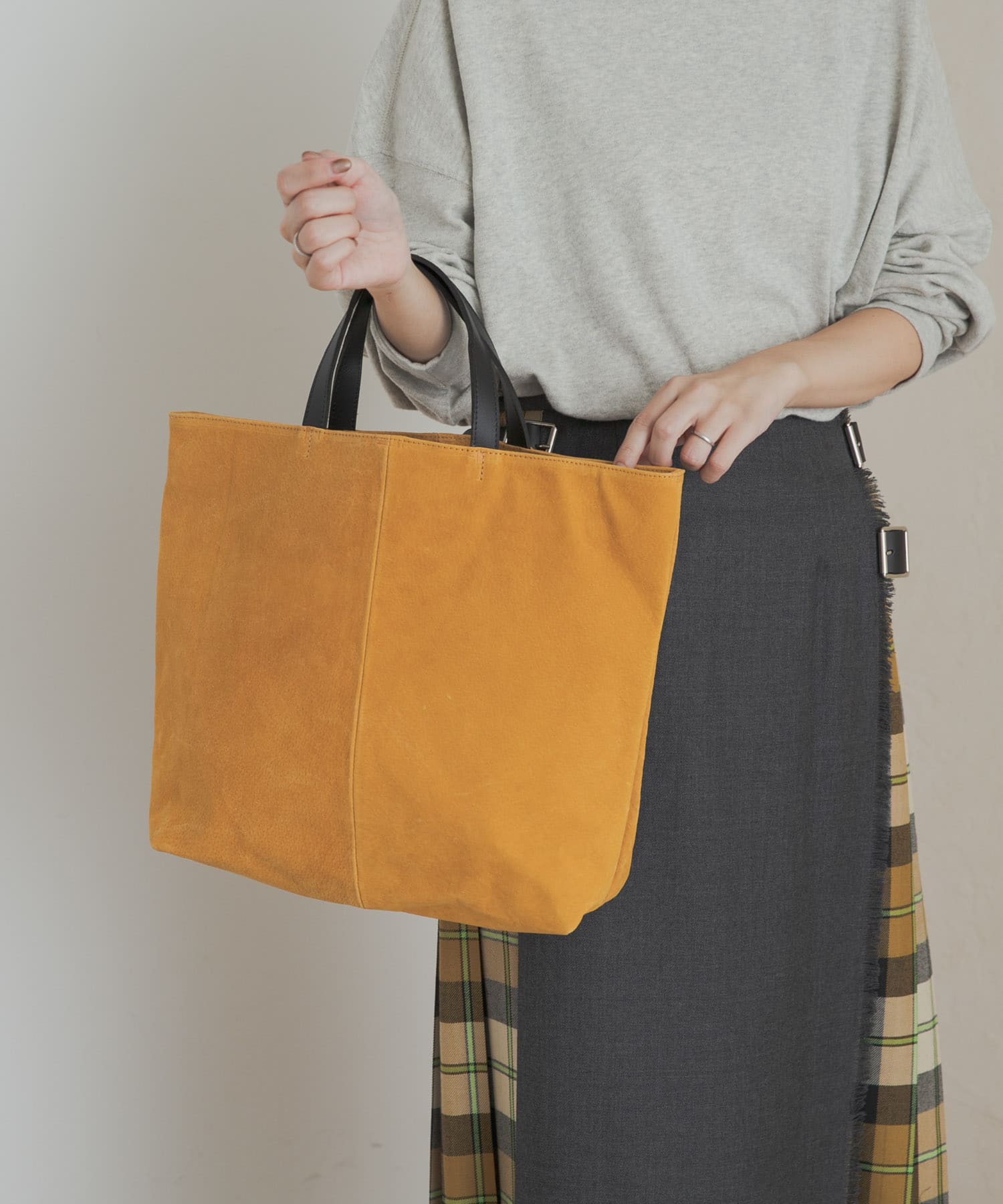 スエードトート