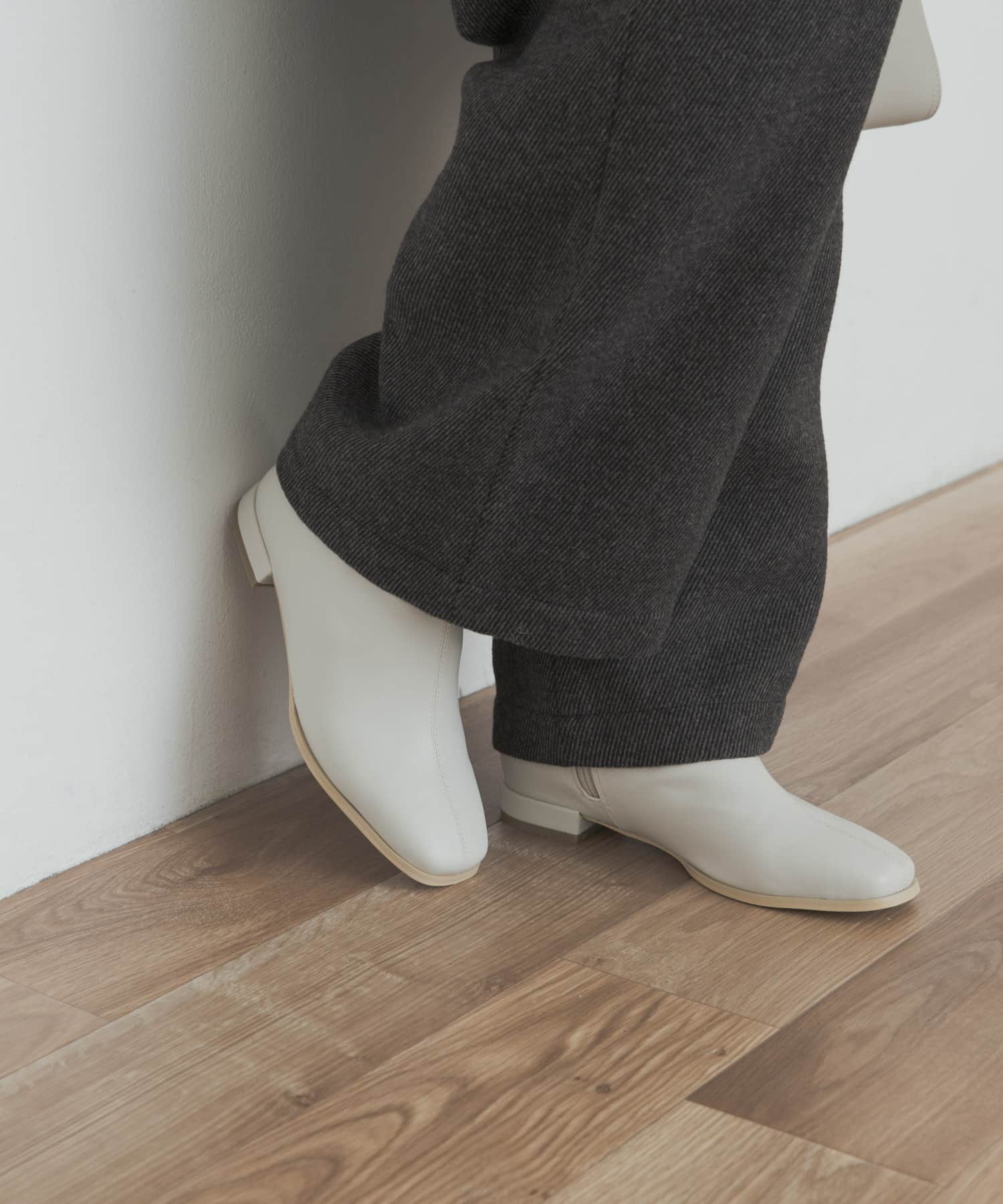 スタイルアップブーツ IVORY 36