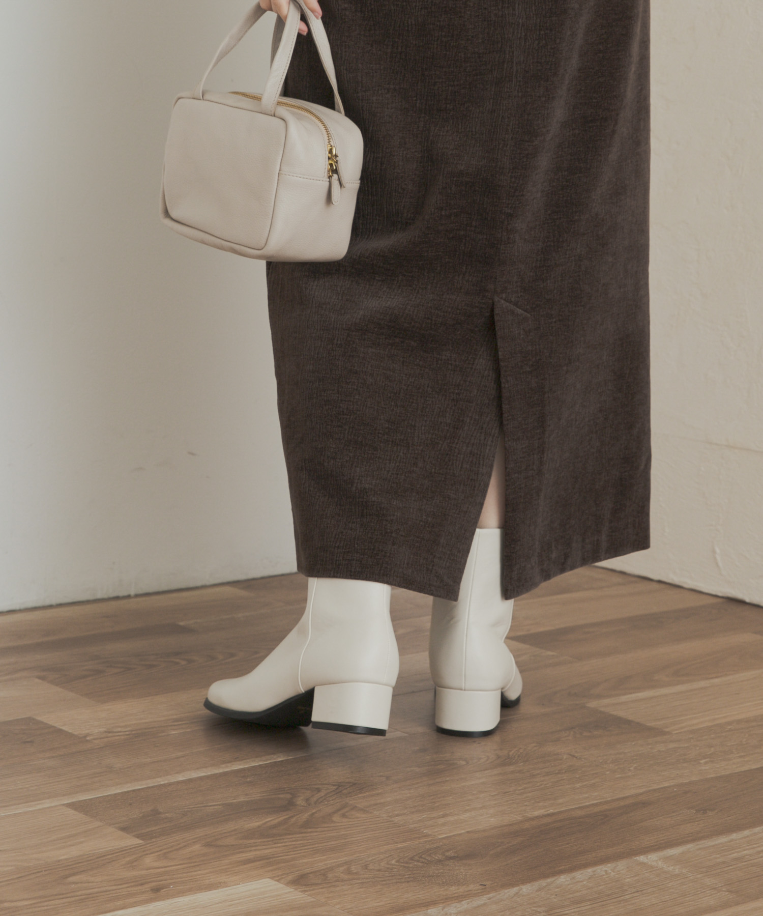 ZOY プルオーバーフーディ 防風裏地付 白 ZOY プルオーバーフーディ 防風裏地付 白