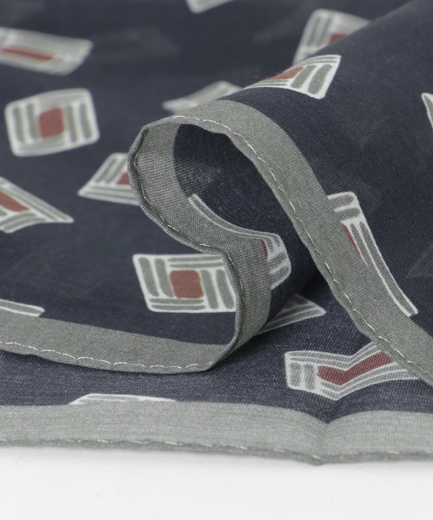 LIFE STYLE TAILOR　BBCプリントチーフ BLK-GRY -