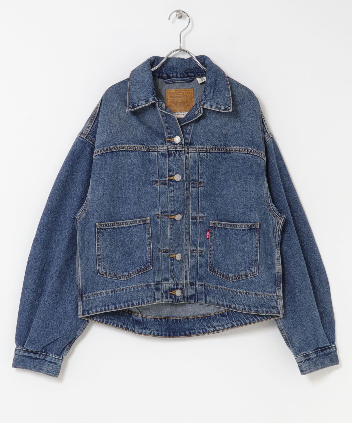 Levi’s　BALLOON SLEEVE TRCKER