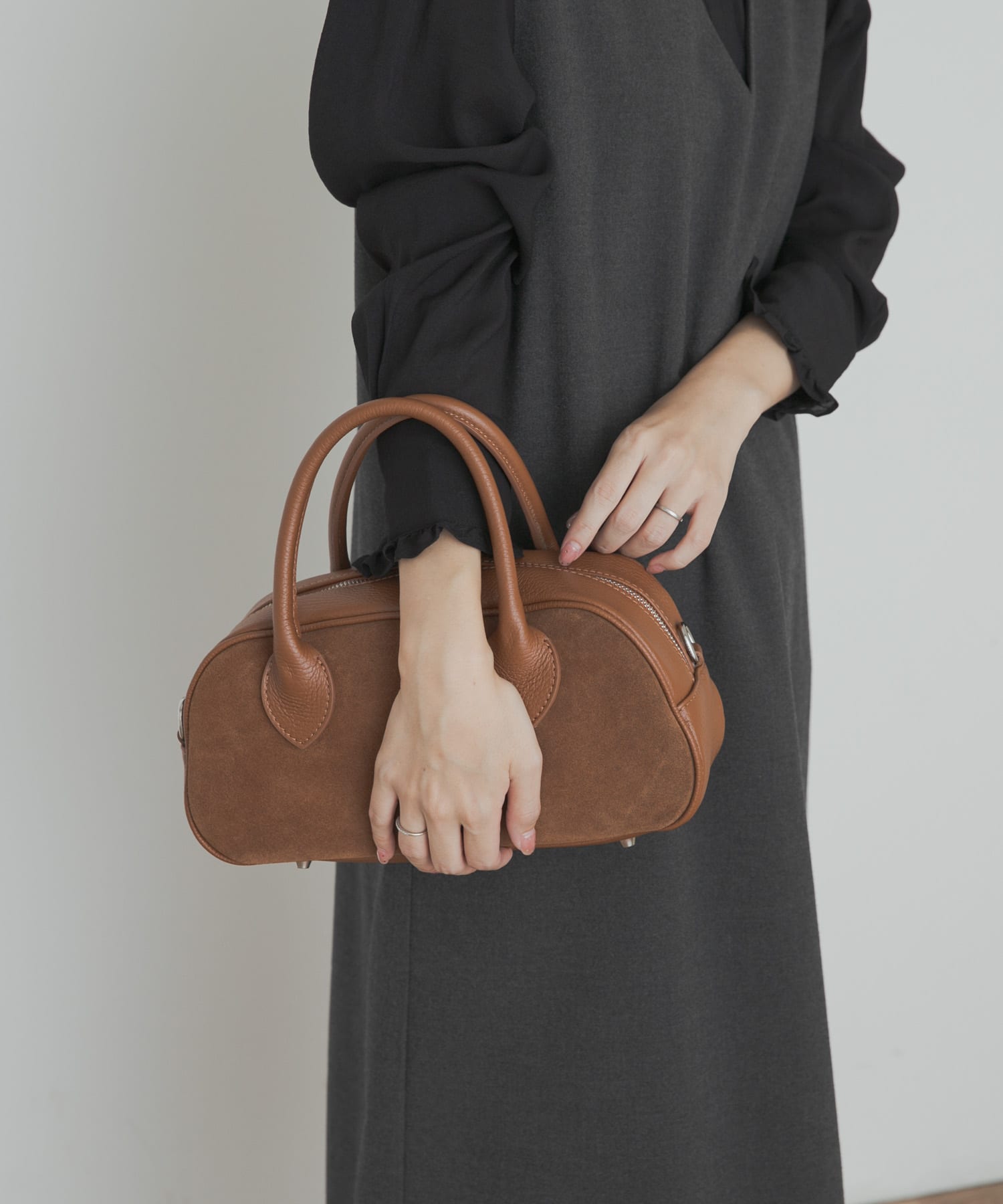 MARCO BIANCHINI　スウェードレザーラウンドバッグ