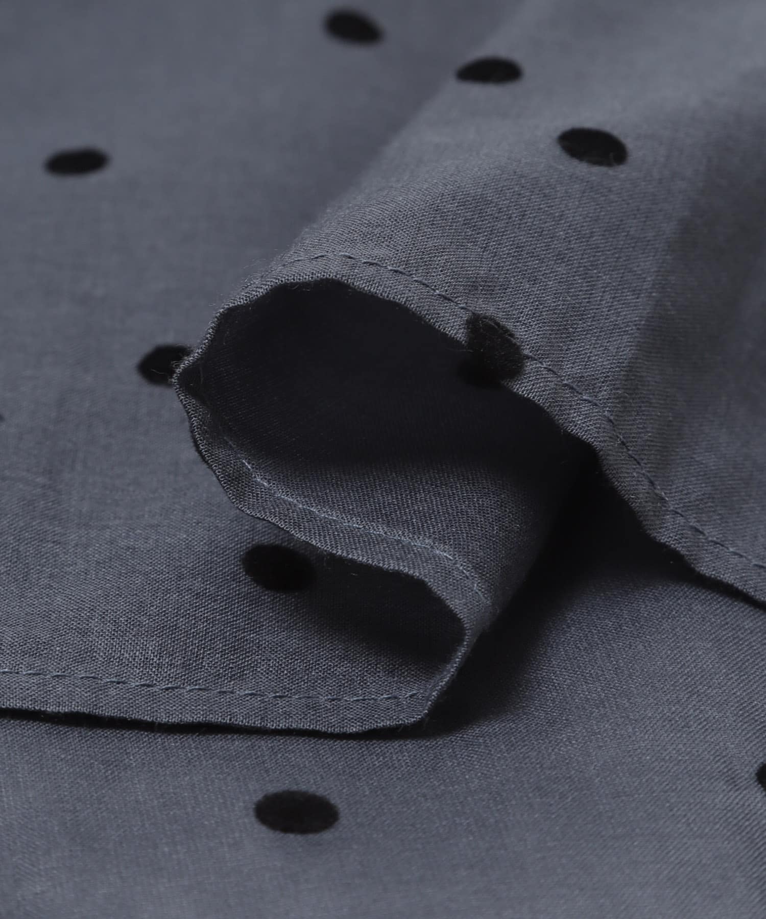 mizuiro-ind　flocky dots print shirts navy One