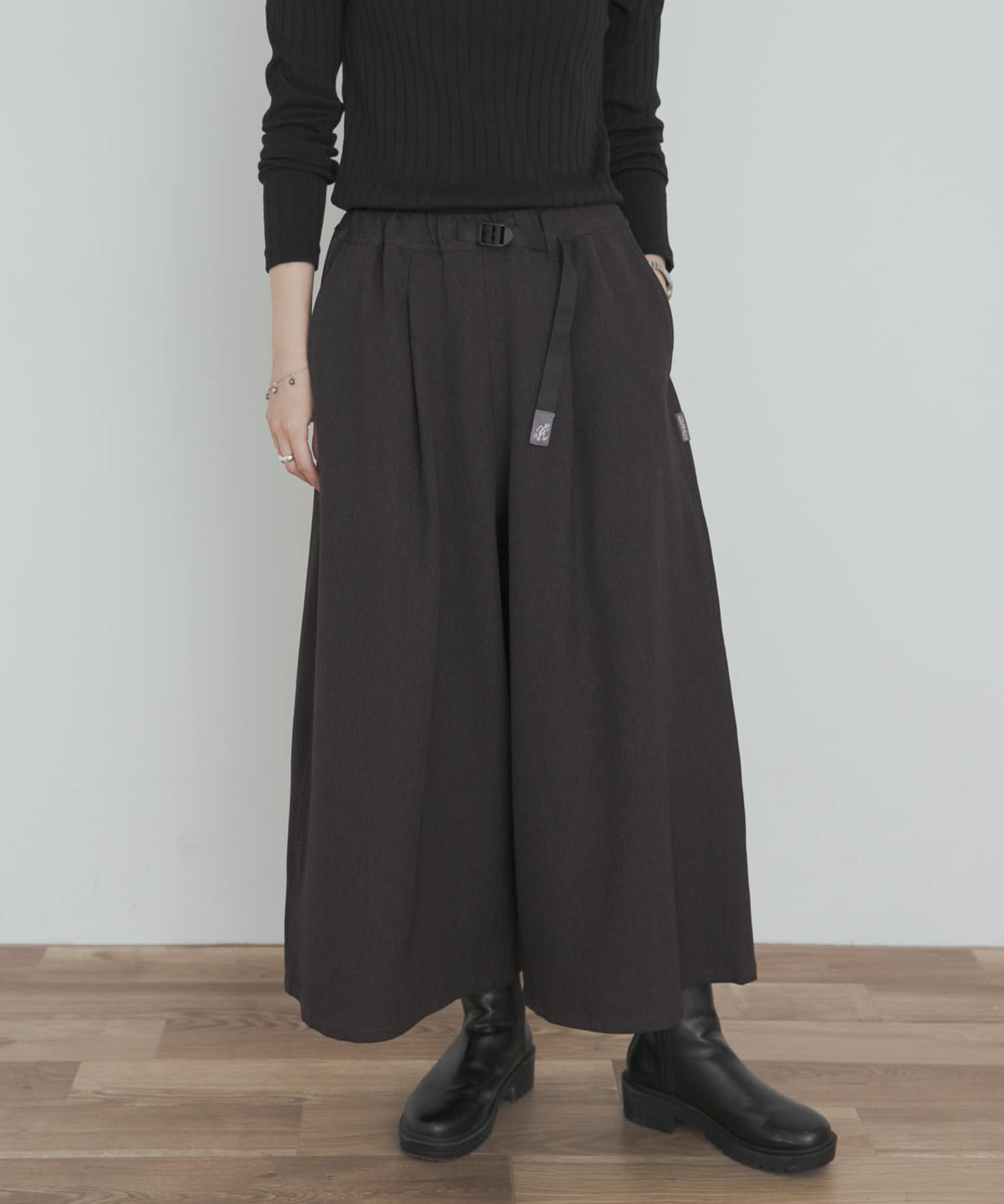 『別注』Gramicci　ONETUCK WOOLLIKE PANTS BROWN one