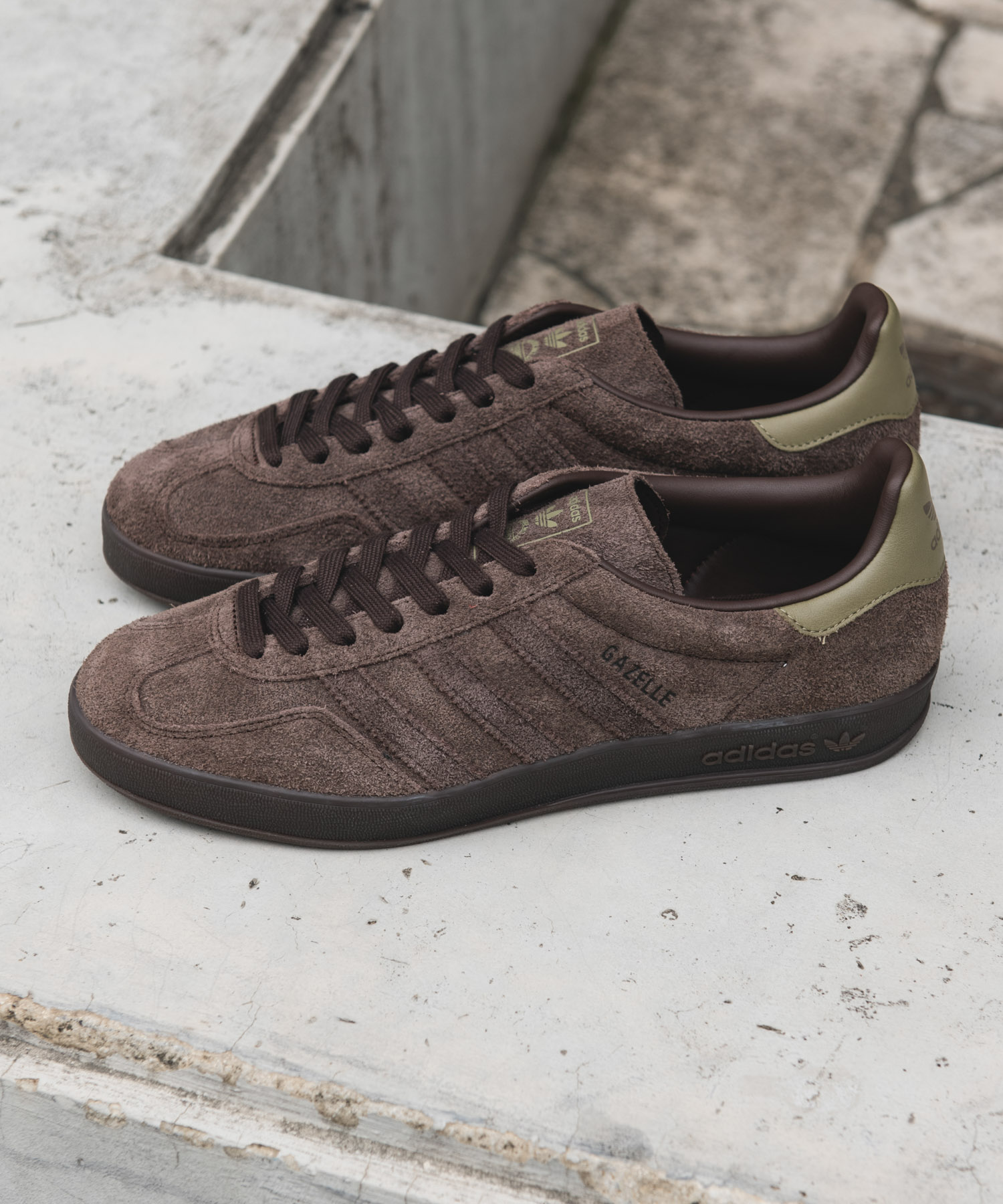 adidas　Exclusive GAZELLE INDOOR ダークブラウン 23