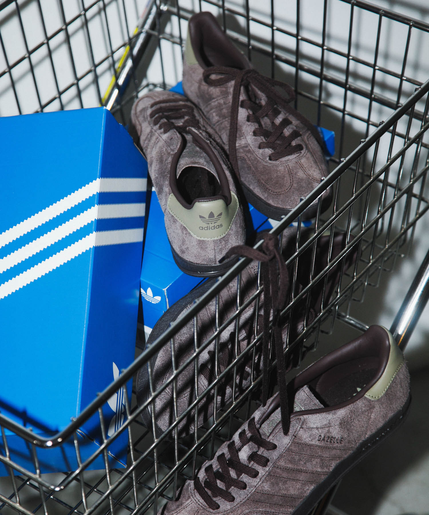 adidas　Exclusive GAZELLE INDOOR ダークブラウン 23.5