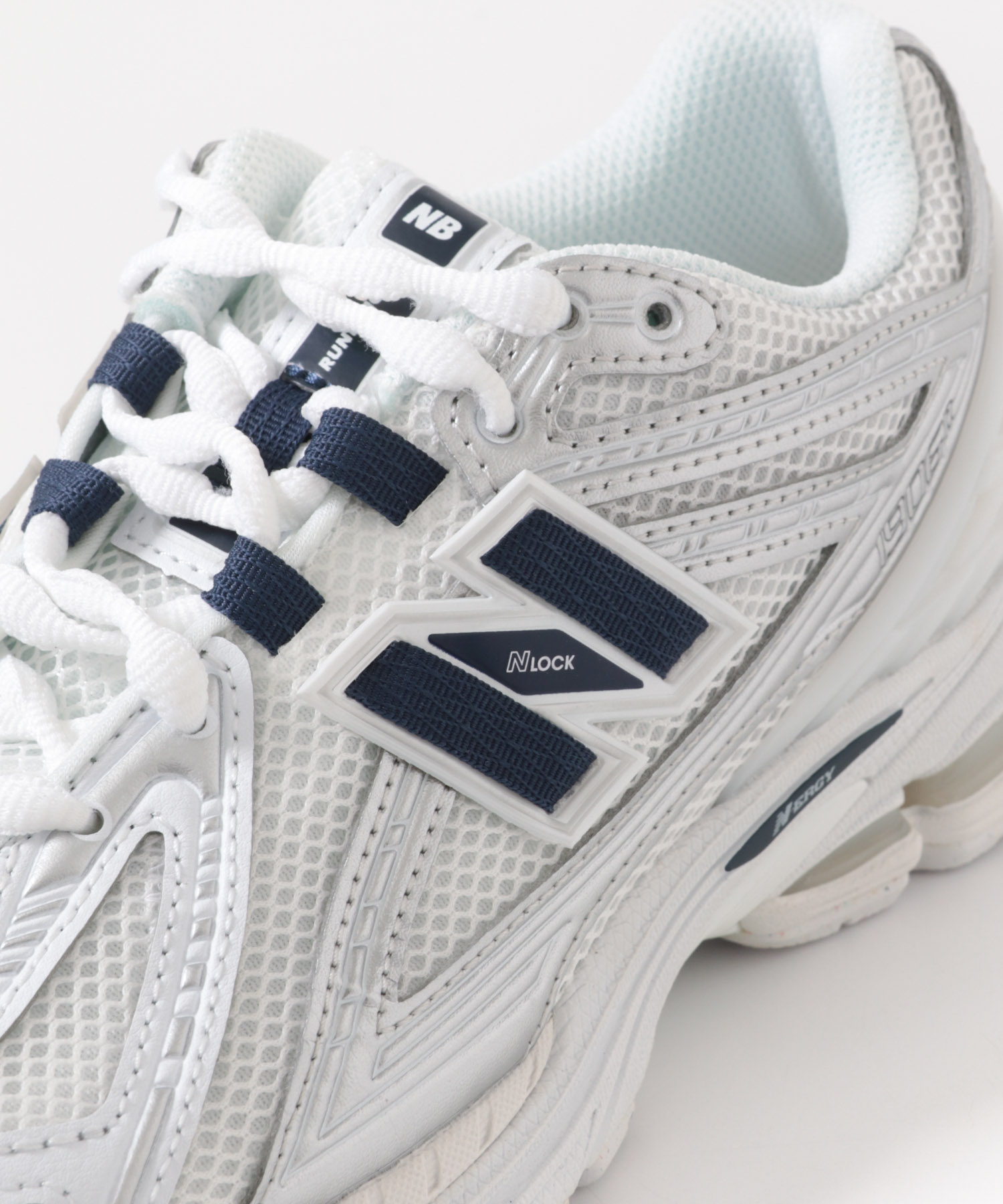 WHITE/NAVY