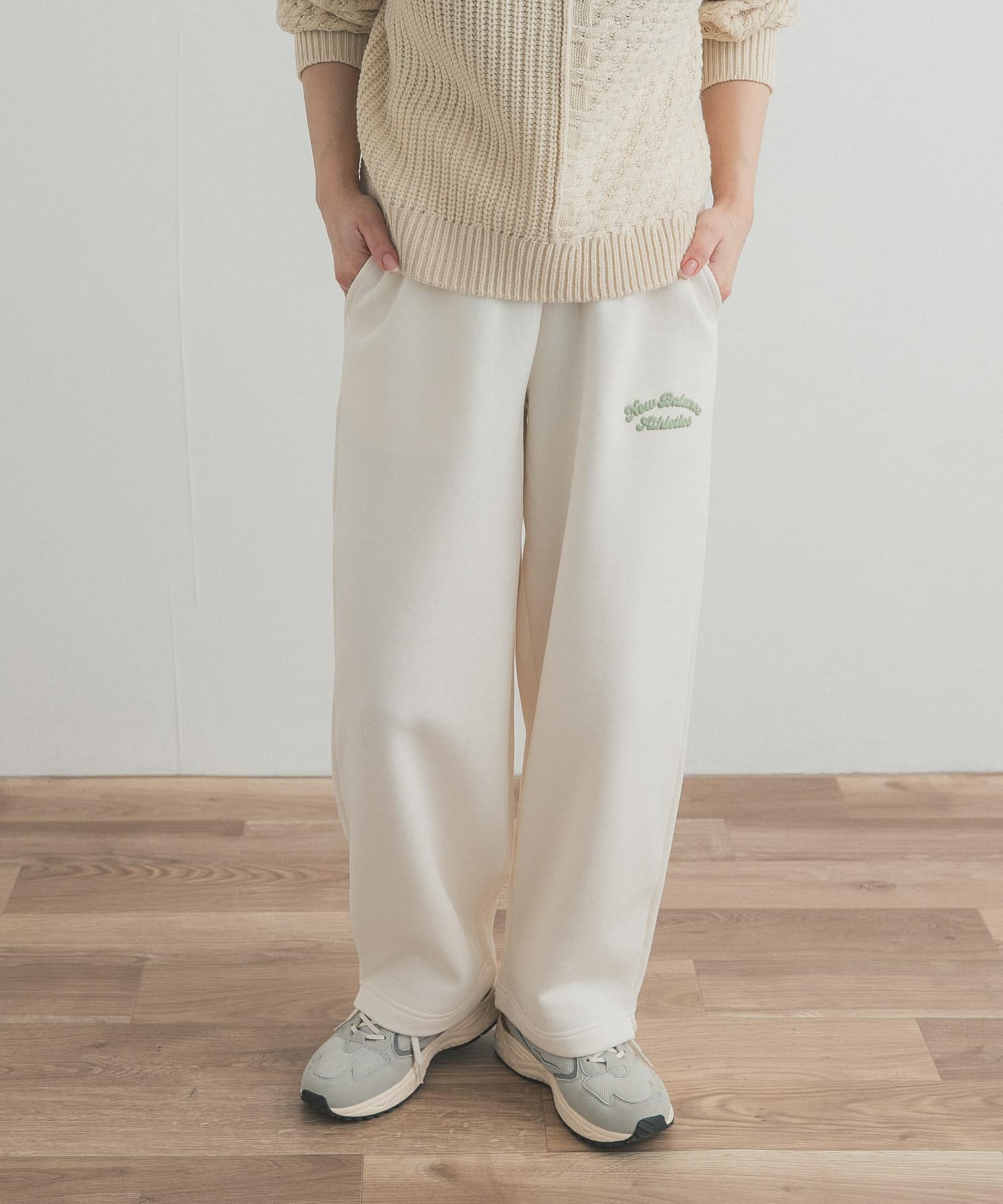 NEW BALANCE　フリースバレルレッグパンツ