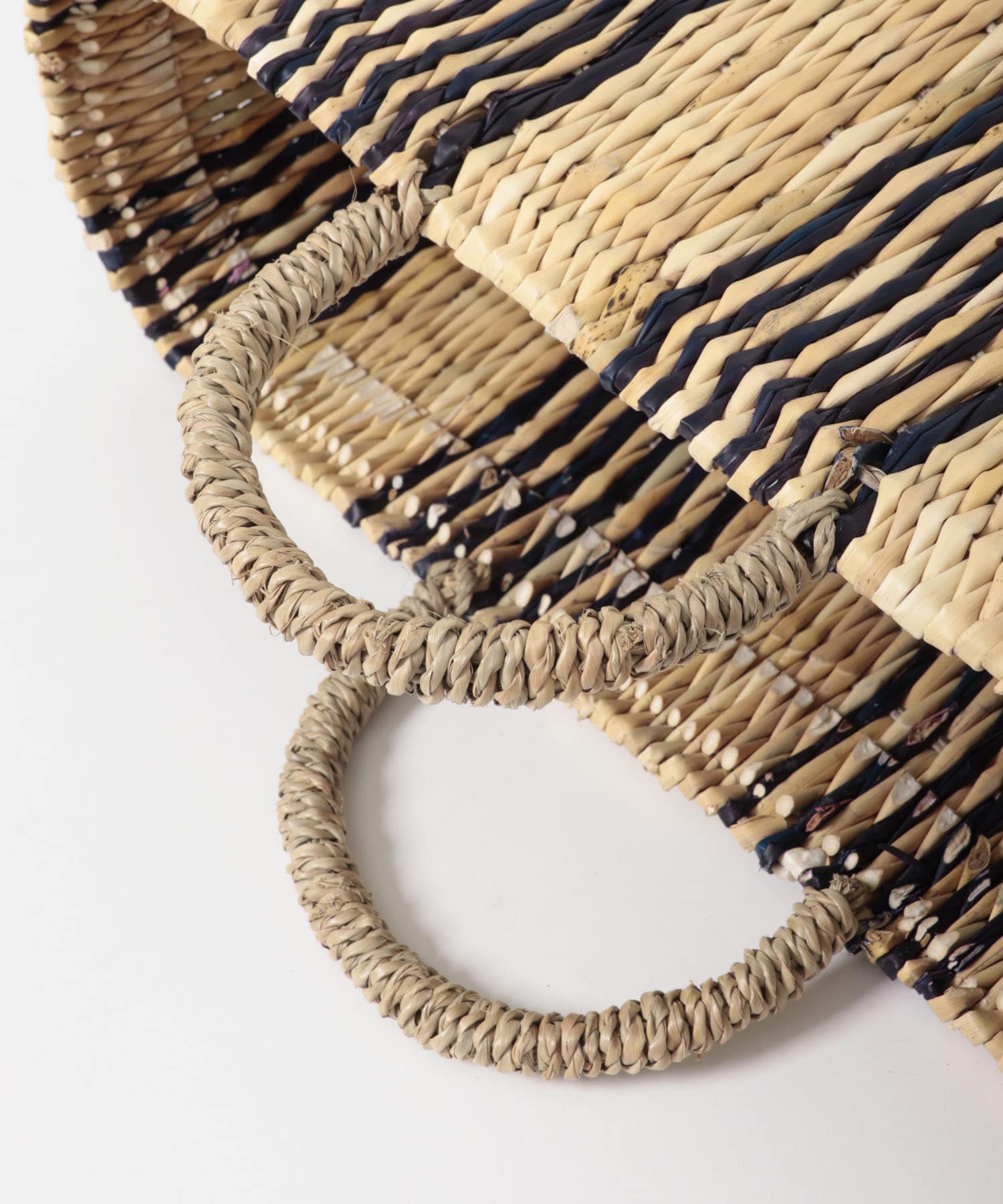 アフリカンスクエア　ストロー横長カゴM ドームハンドル柄2 黒 M