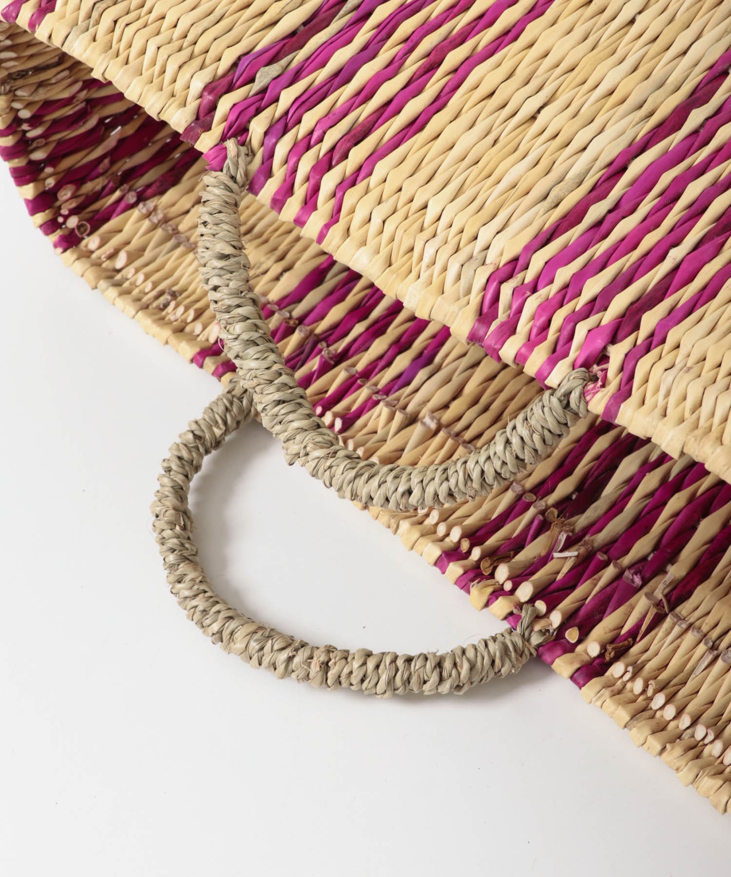 アフリカンスクエア　ストロー横長カゴM ドームハンドル柄2 フシア M