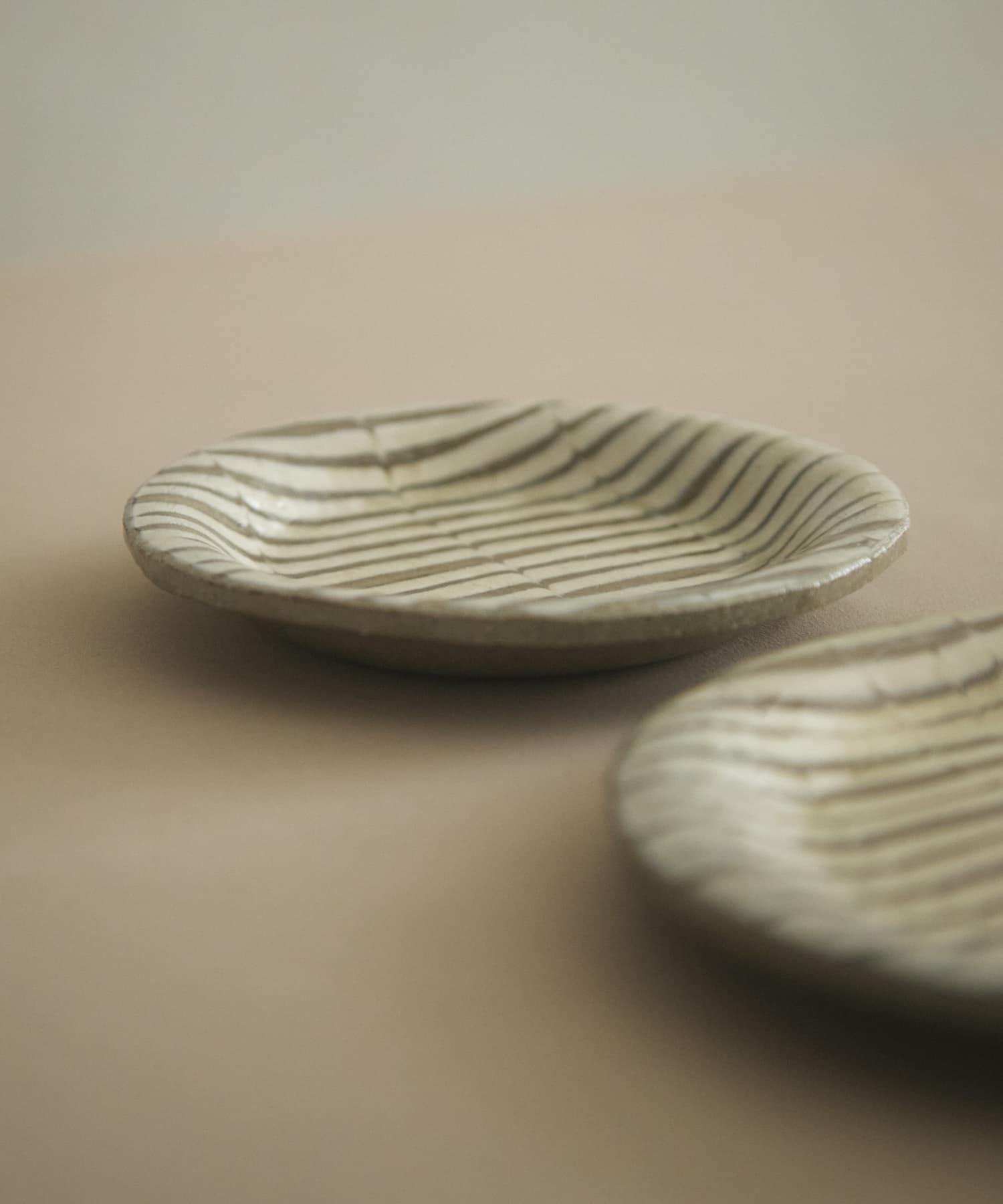 塩幡桃子　4寸プレート フェザーコーム － 4寸