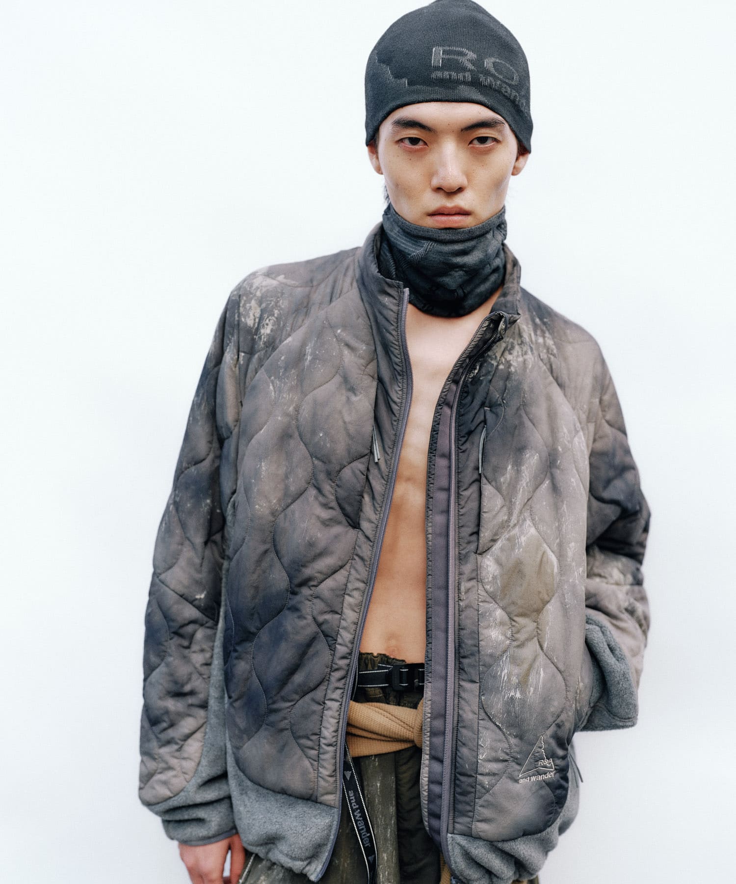 and wander　ROA quilting fleece jacket Gray M