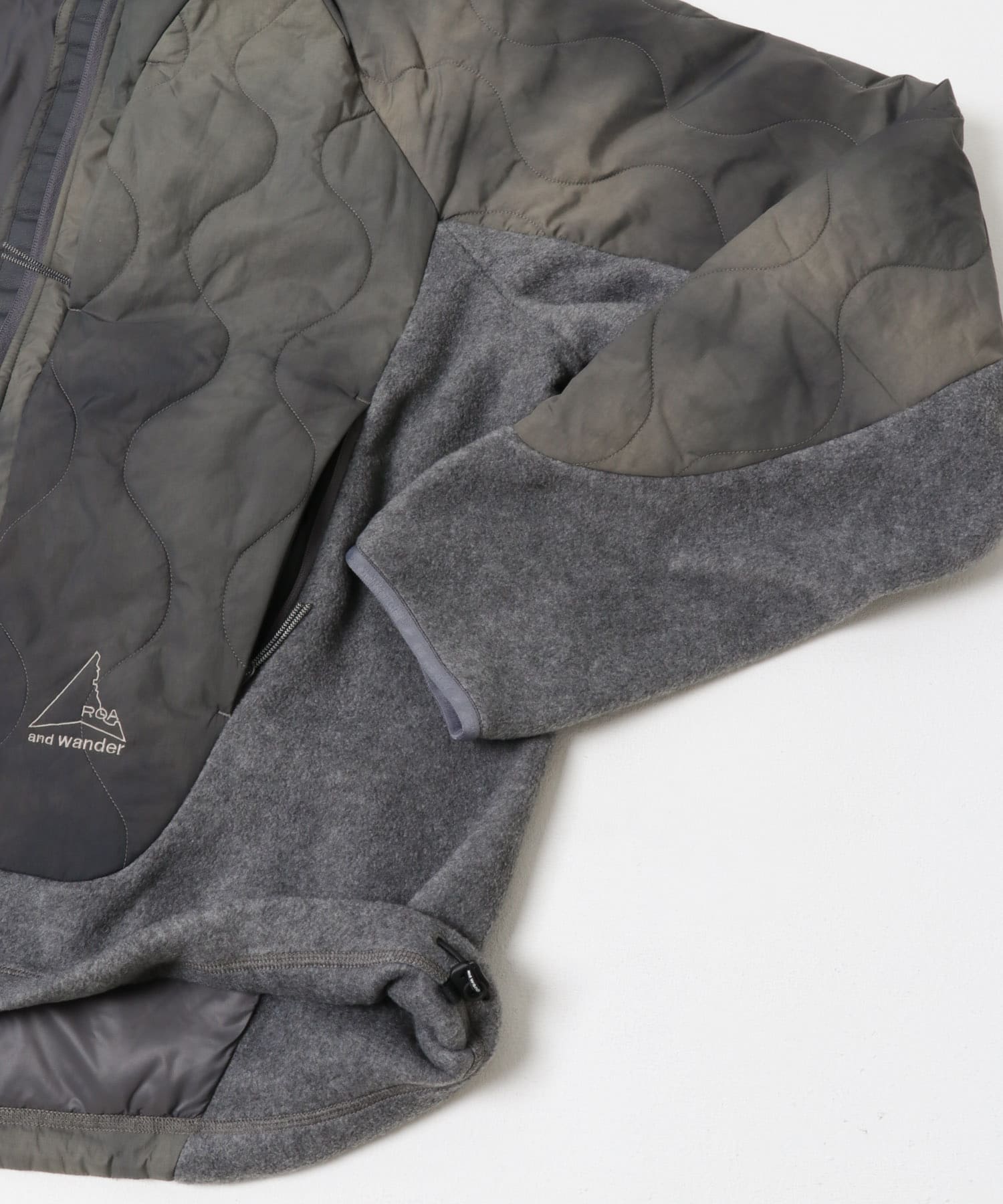 and wander　ROA quilting fleece jacket Gray M
