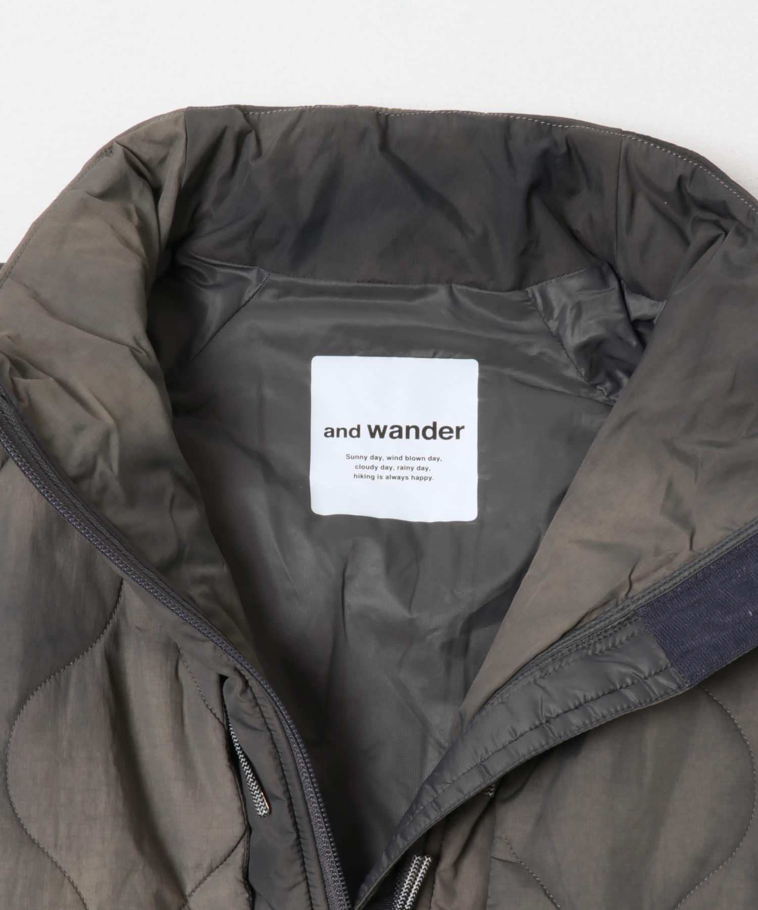 and wander　ROA quilting fleece jacket Gray M