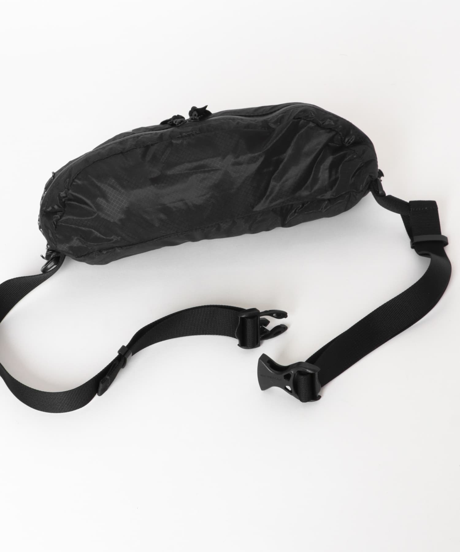 and wander　sil waist bag Black one