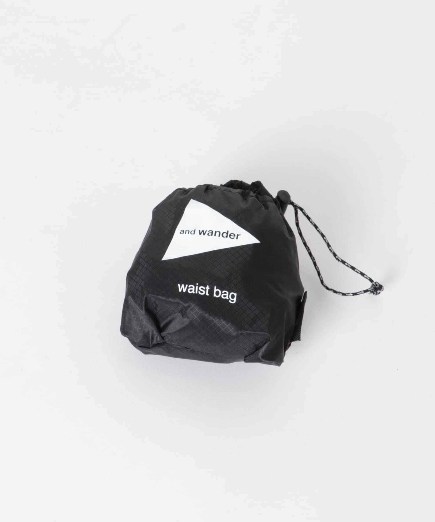 and wander　sil waist bag Black one