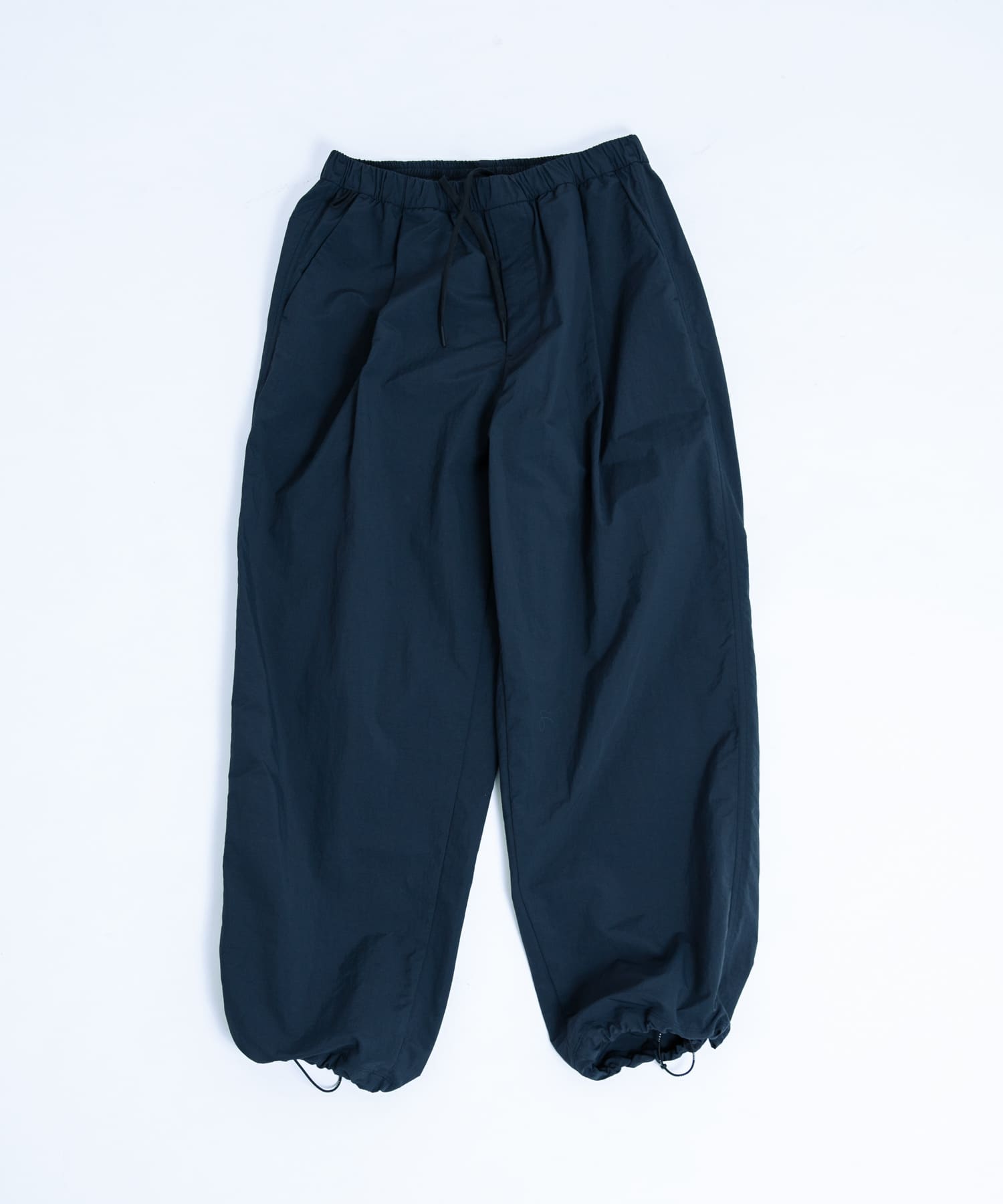 『UR TECH』ナイロンタッサートラウザー