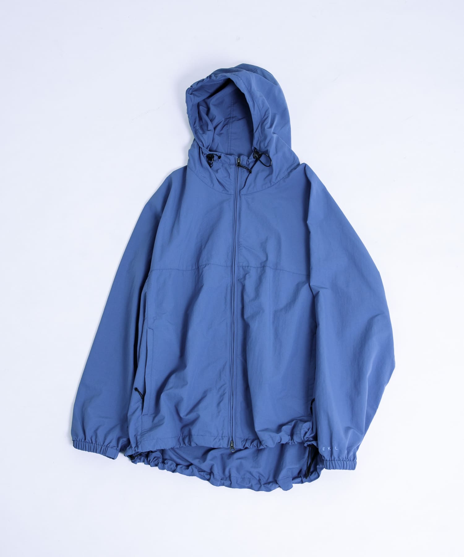 『UR TECH』ナイロンタッサーフーディー レイクブルー M
