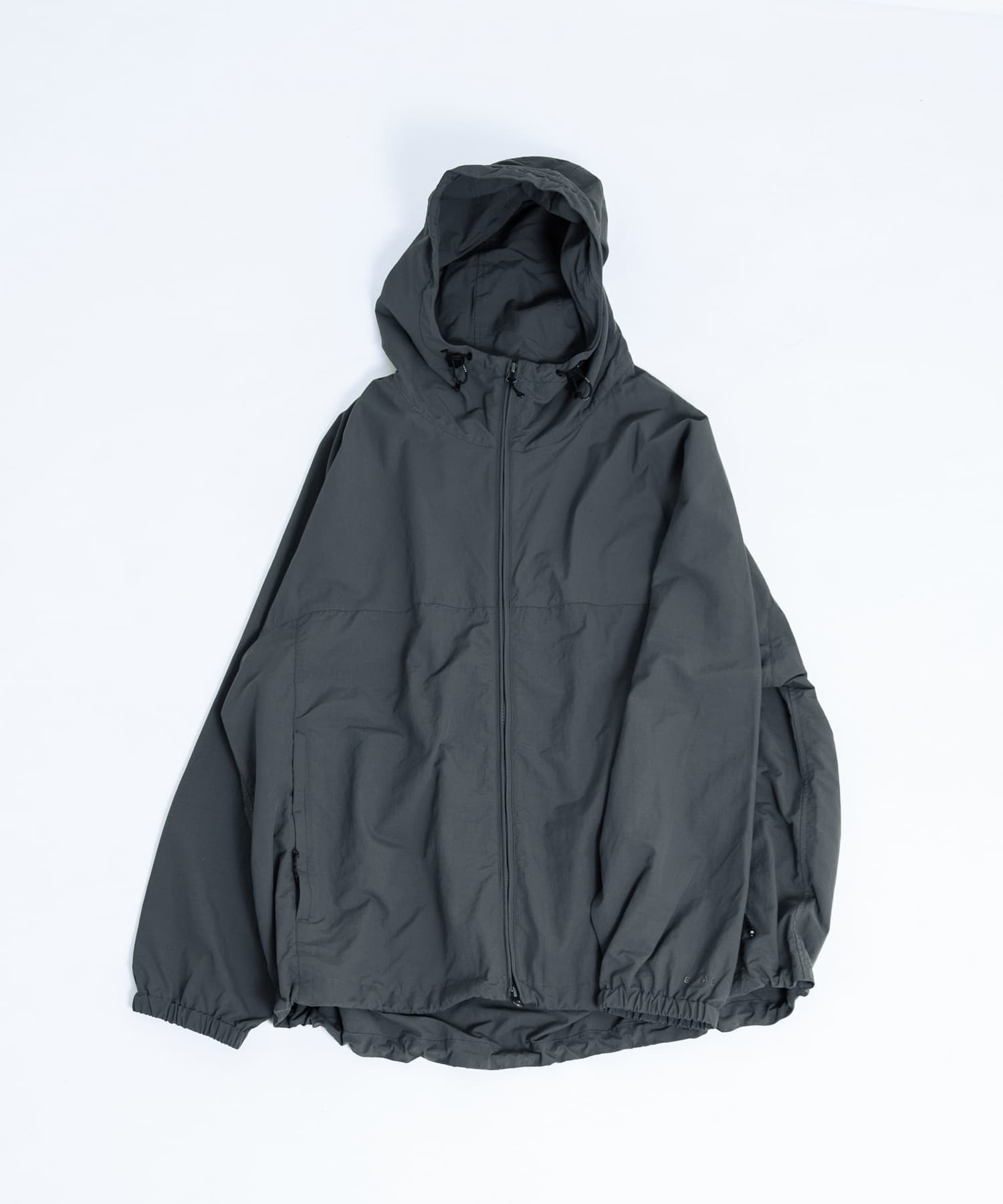 『UR TECH』ナイロンタッサーフーディー グラファイト M