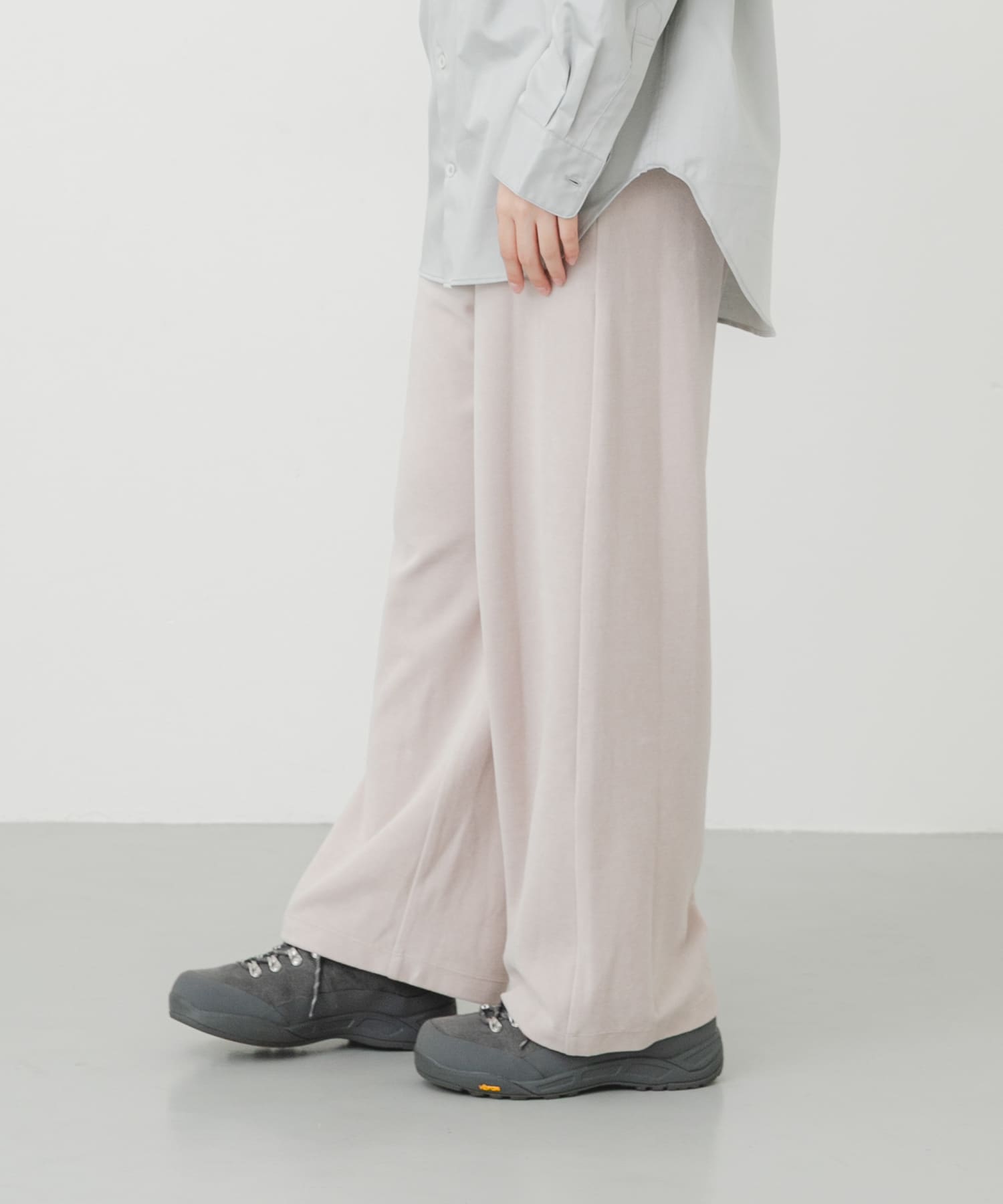 コンパクトベロアイージーパンツ