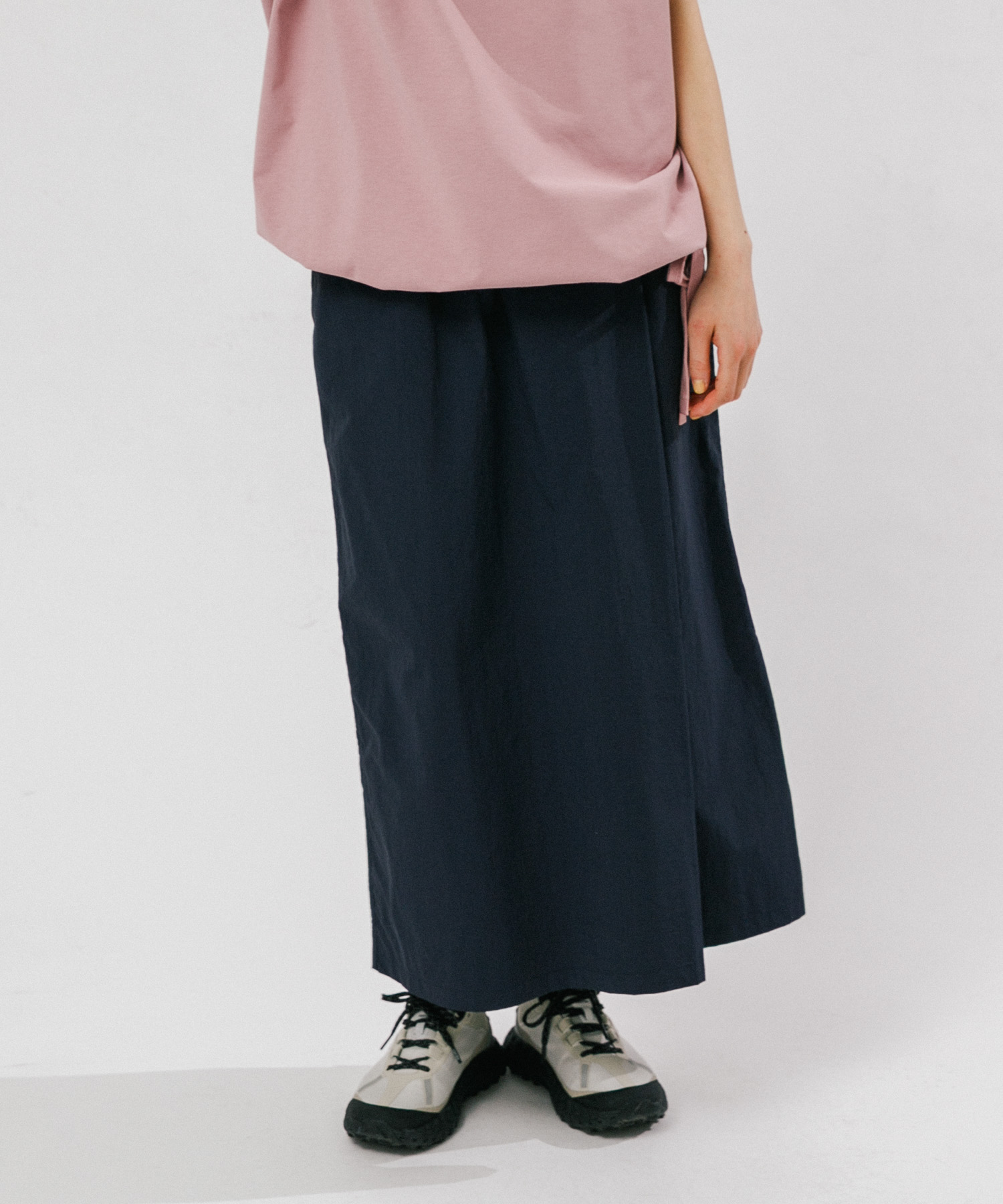 『UR TECH』ナイロンタッサ－ラップ風スカート