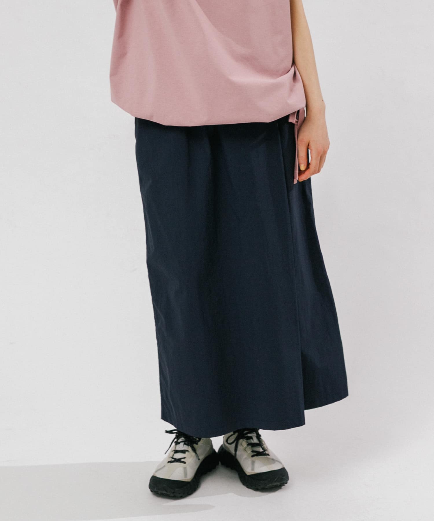 『UR TECH』ナイロンタッサ－ラップ風スカート