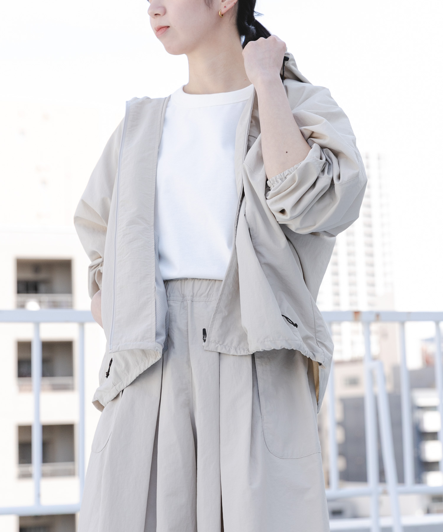 『UR TECH』ナイロンタッサージップパーカー