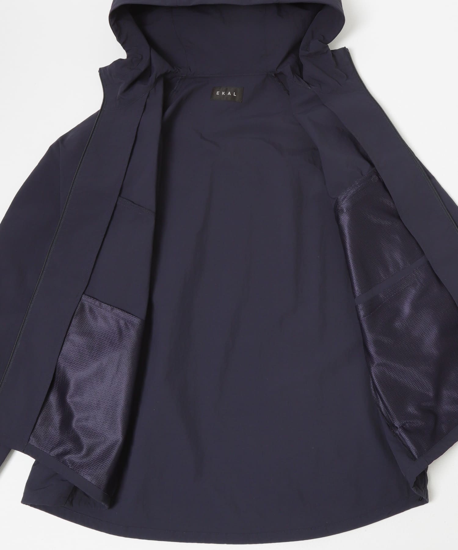 『UR TECH』ナイロンタッサージップパーカー ネイビー One