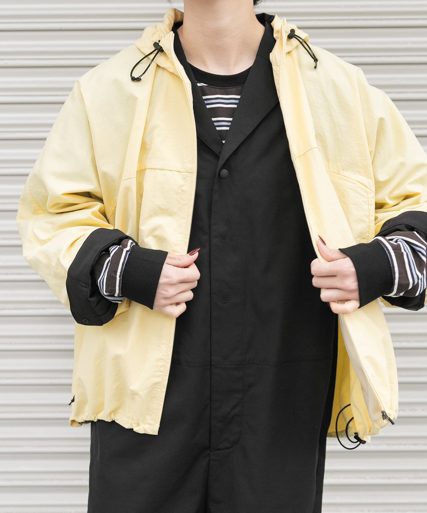 『UR TECH』ナイロンタッサージップパーカー