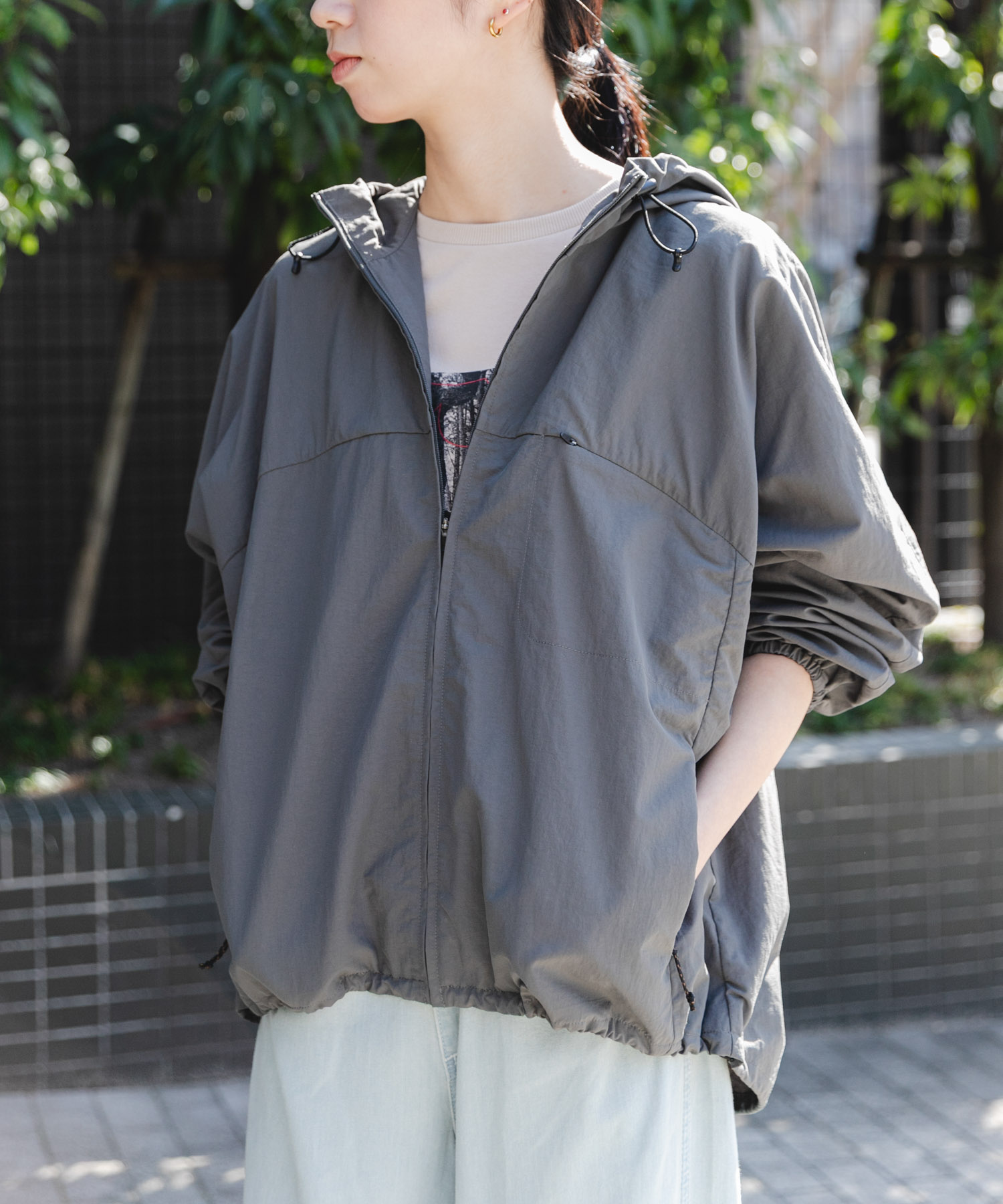 『UR TECH』ナイロンタッサージップパーカー