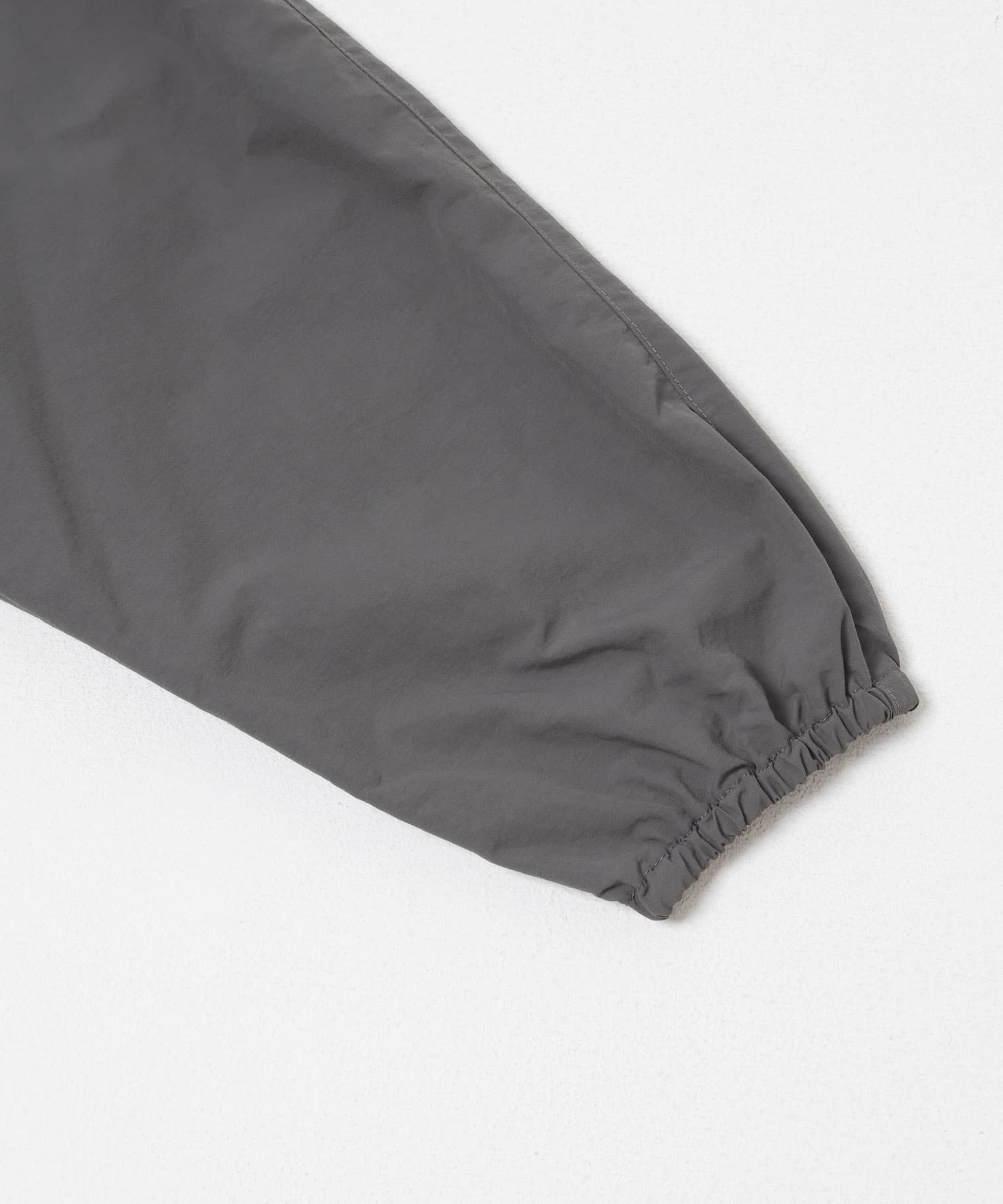 『UR TECH』ナイロンタッサージップパーカー グラファイト One