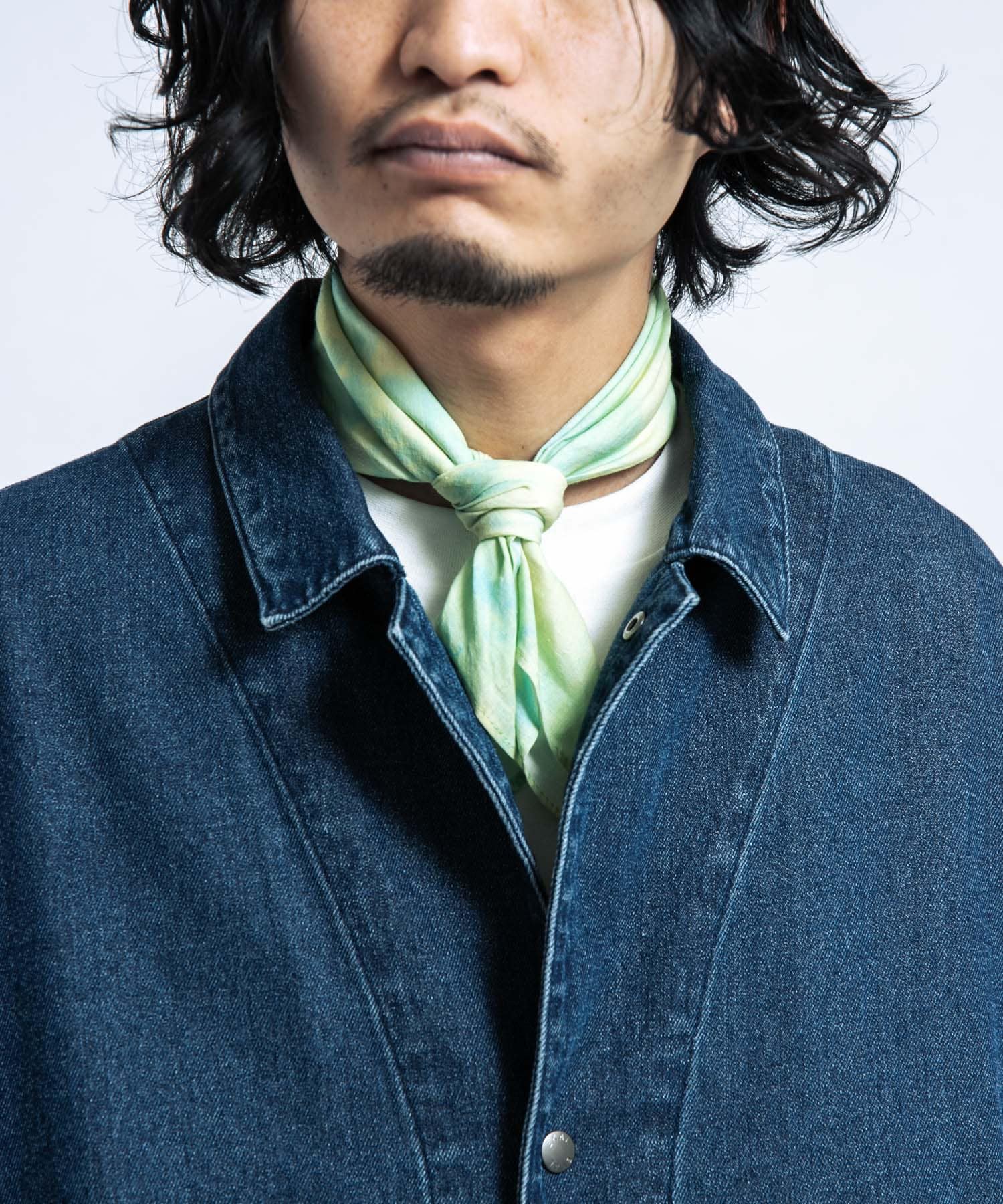 イエロー